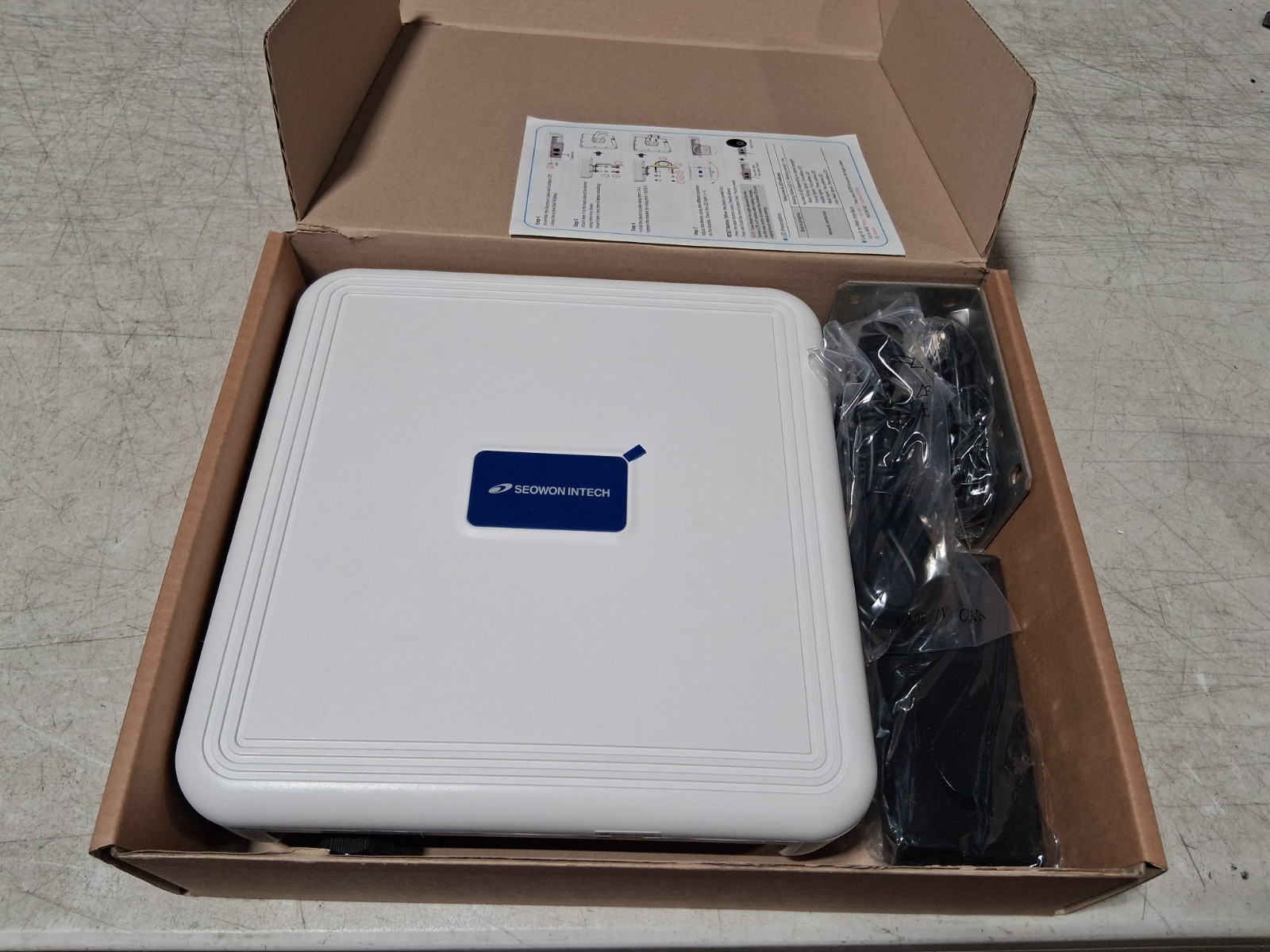 Seowon Intech SLC-120S41OGA LTE B41 Outdoor CPE New in box