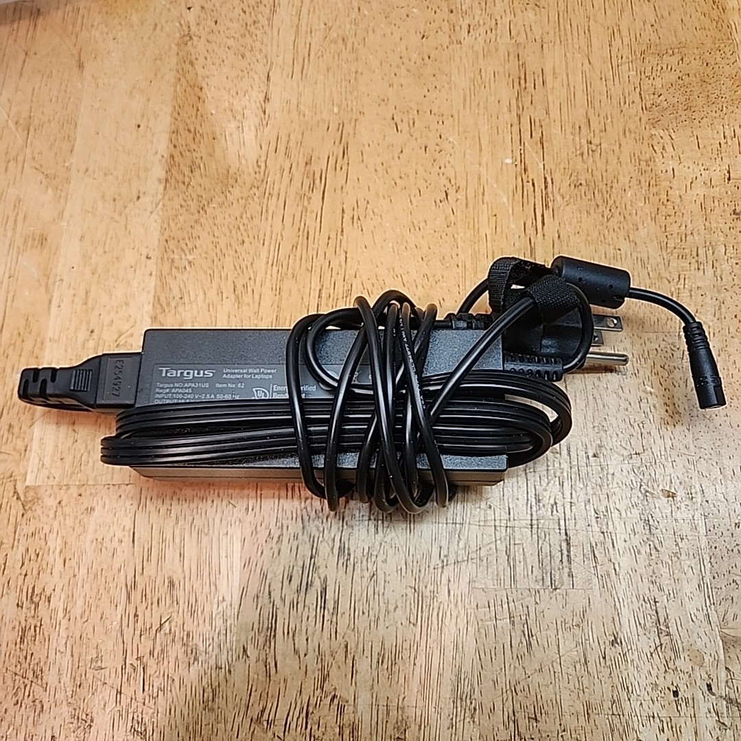 Targus LAPTOP CHARGER No Adapters APA31US 90-Watt AC Replacement (Universal)