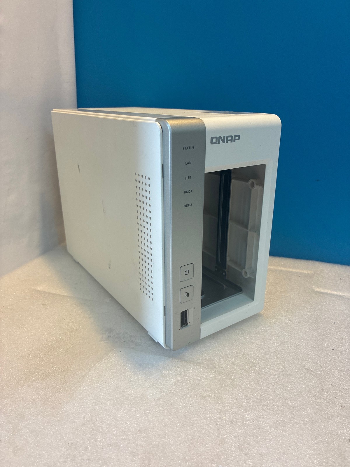 🔥 QNAP TS-220 2-Bay NAS Network Attached Storage White Gigabit LAN USB 3.0