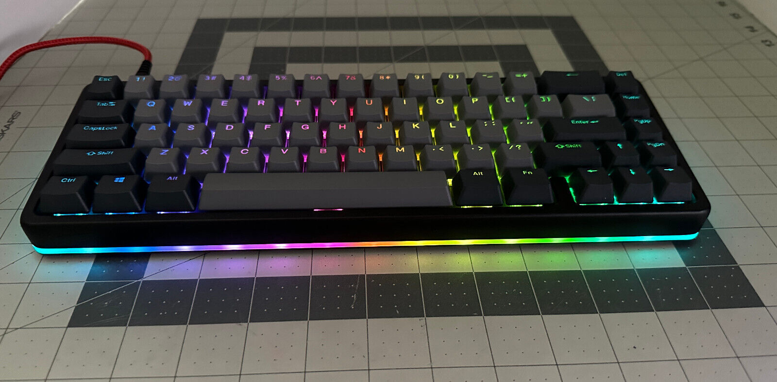 Drop ALT Mechanical Keyboard RGB LED Halo (65 g Tactile) USB-C ‎MDX-31828-9