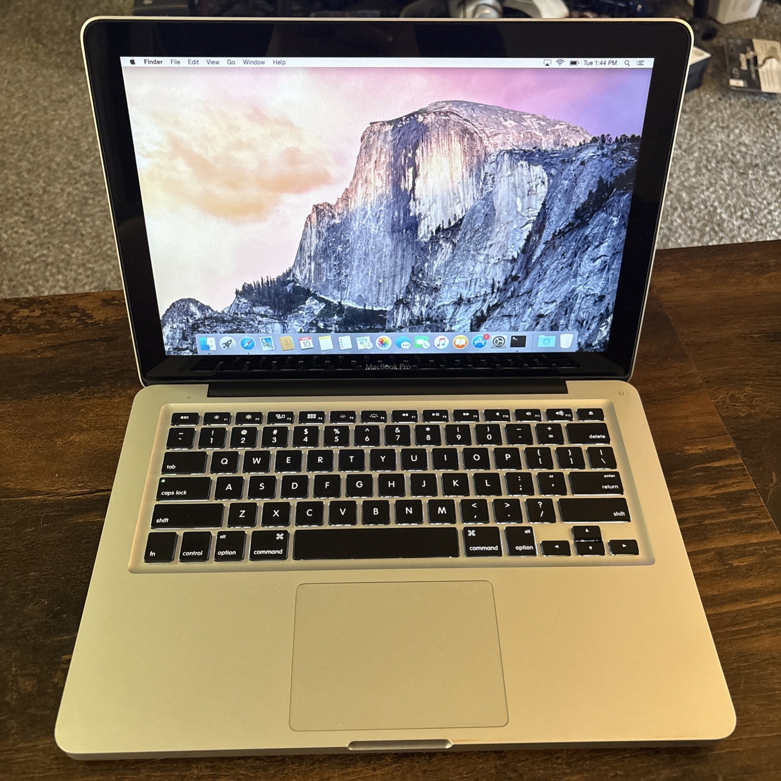 Apple Macbook Pro 13.3in Laptop Computer Intel Core i5 2.5Ghz 8GB 500GB MD101LLA