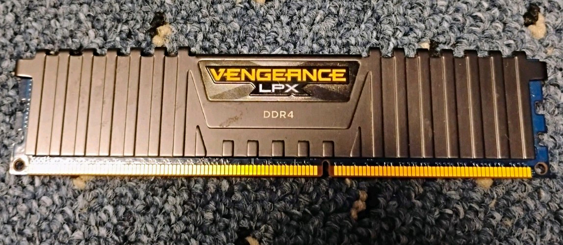 1x CORSAIR Vengeance LPX DDR4 RAM 8GB 3200MHz 