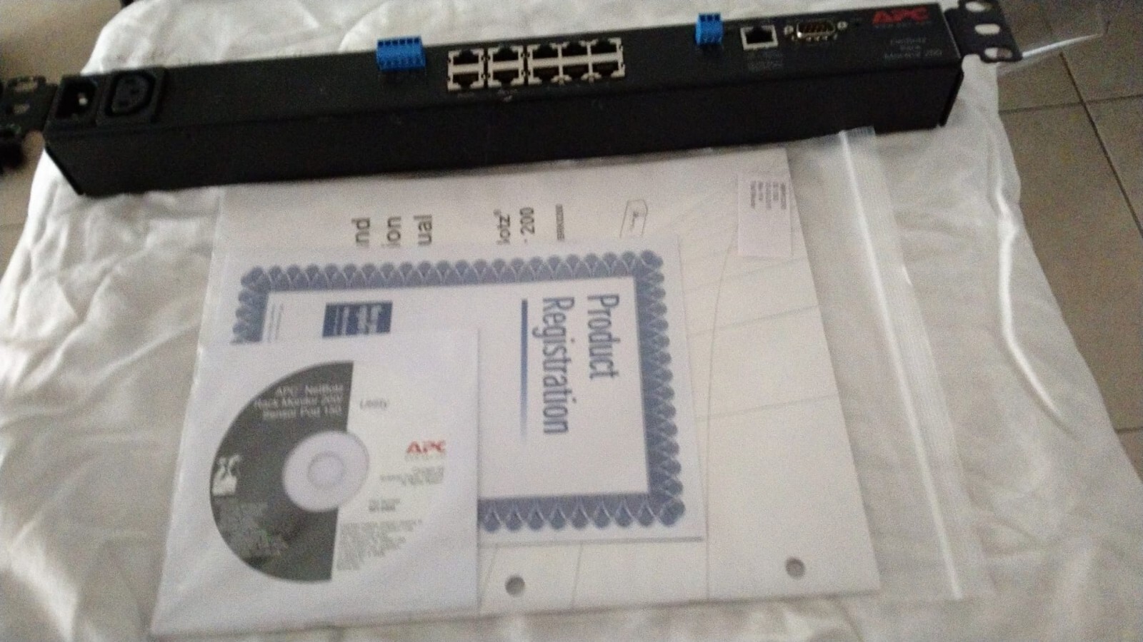APC NetBotz Rack Monitor 200 NBRK0200 W/RACK MOUNTS REGISTRATION CD 991-0406
