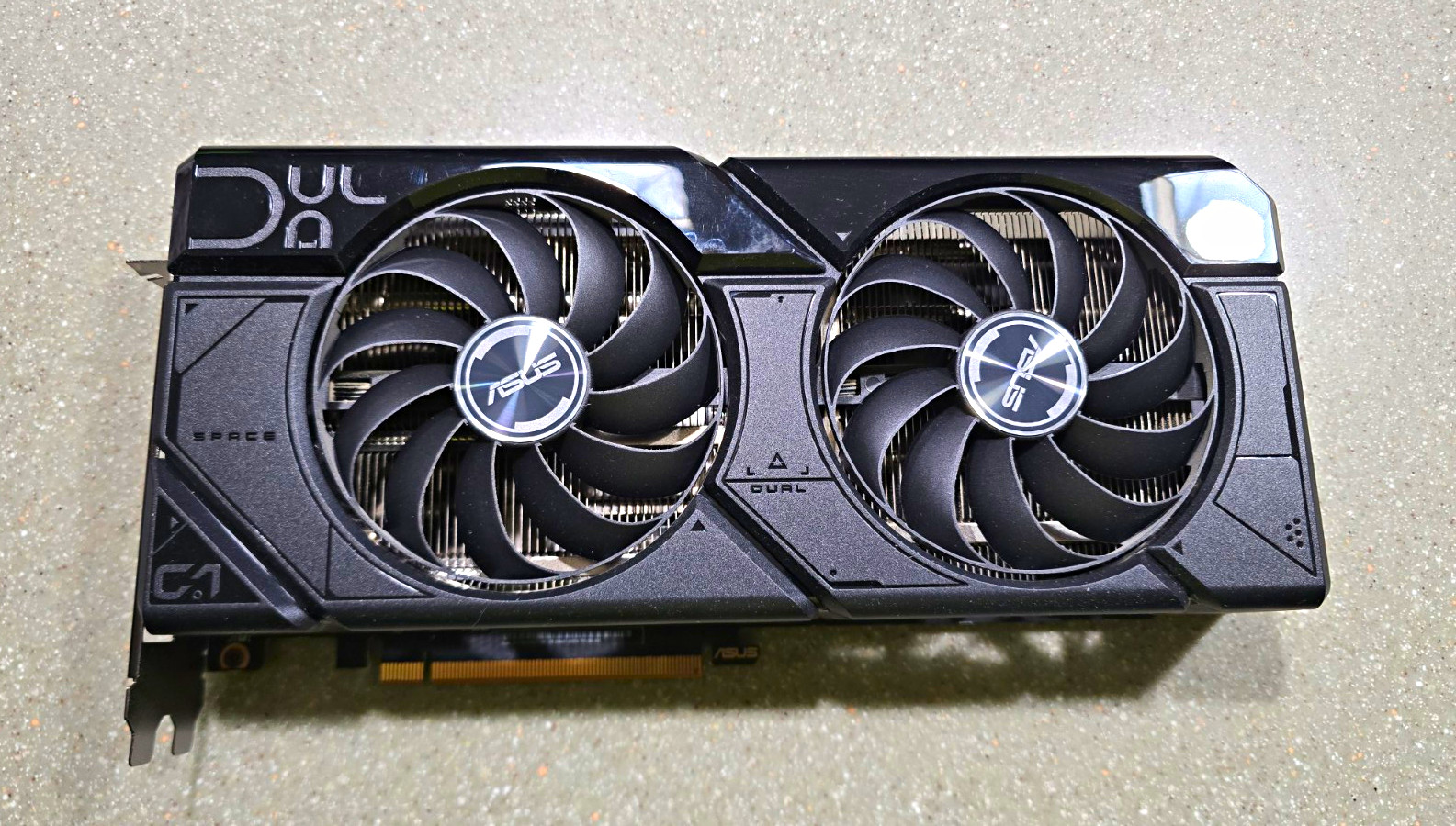 ASUS DUAL Radeon 7900 GRE