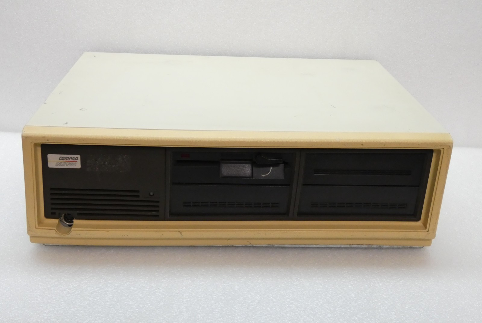 Vintage Compaq Deskpro Computer System w/Hardcard 20 Plus Card No HDD