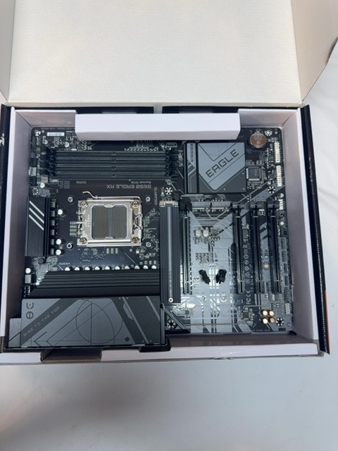 GIGABYTE B650 EAGLE AX Open Box