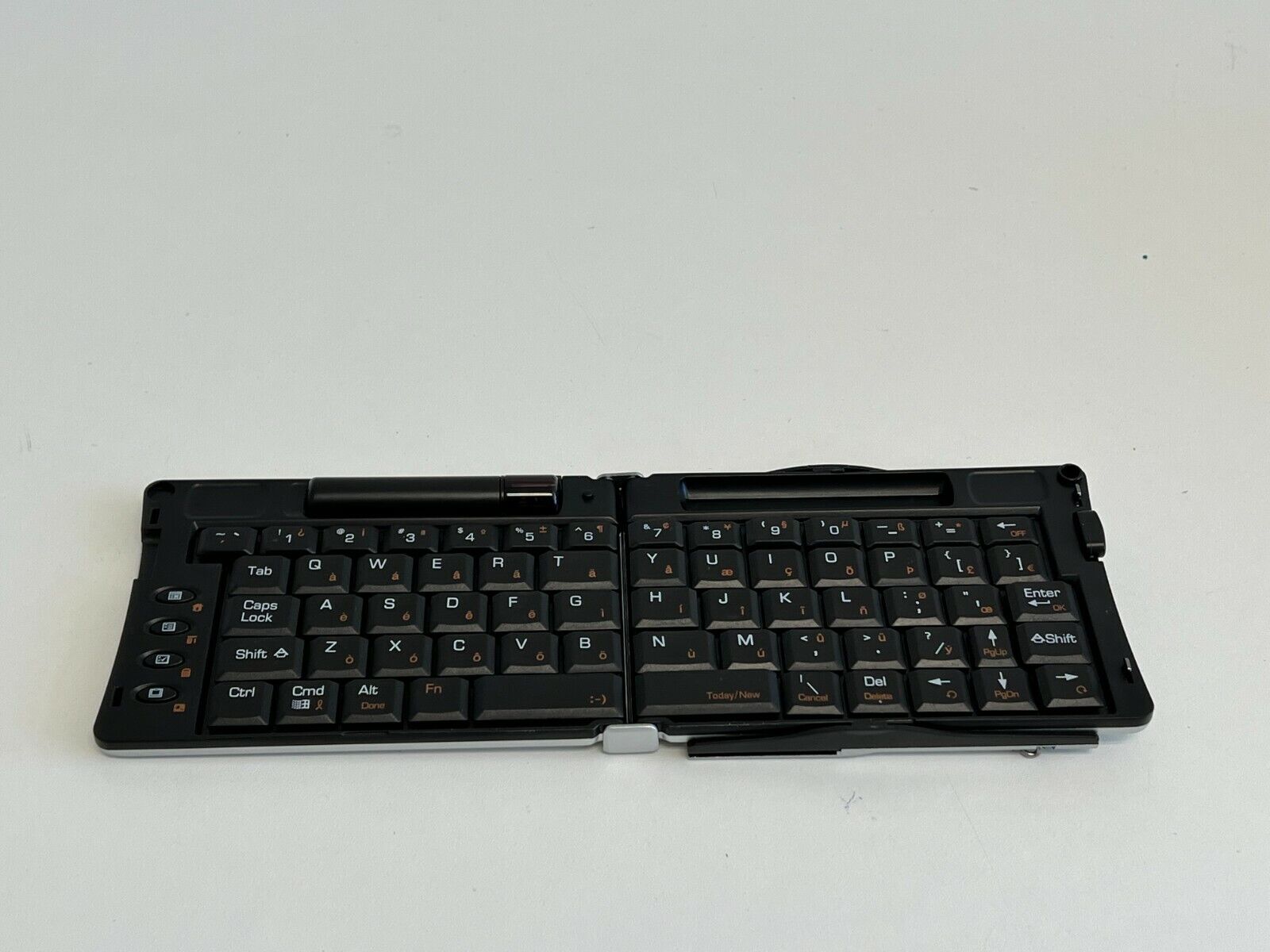 PP20:  Lot of 4 Belkin F8U1500 Universal Wireless Keyboard Universal Compatible