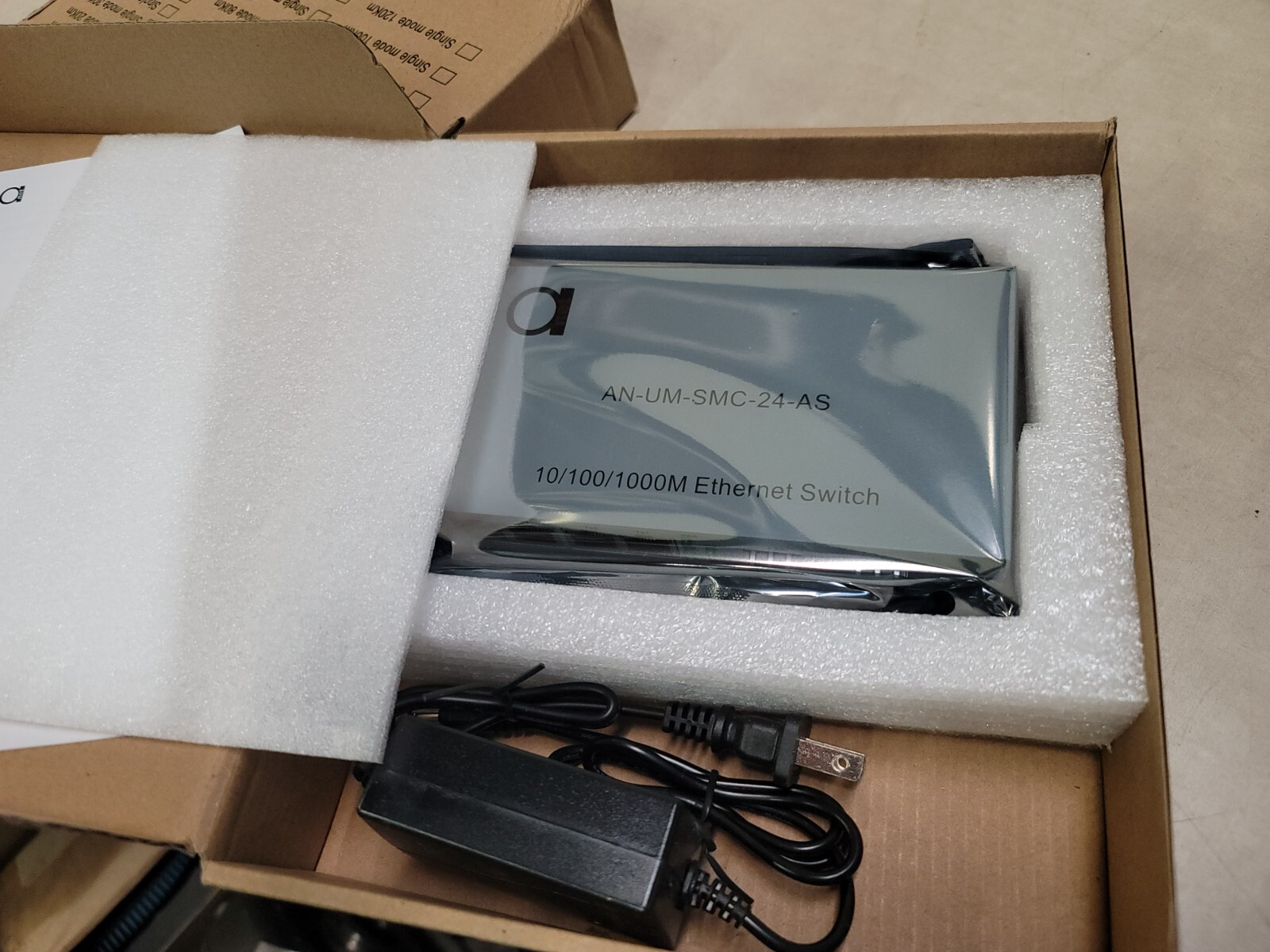 Open SFP Slot + 4 x UTP Cat5e/Cat6 10/100/1000 Copper Ports - Gigabit Eth...