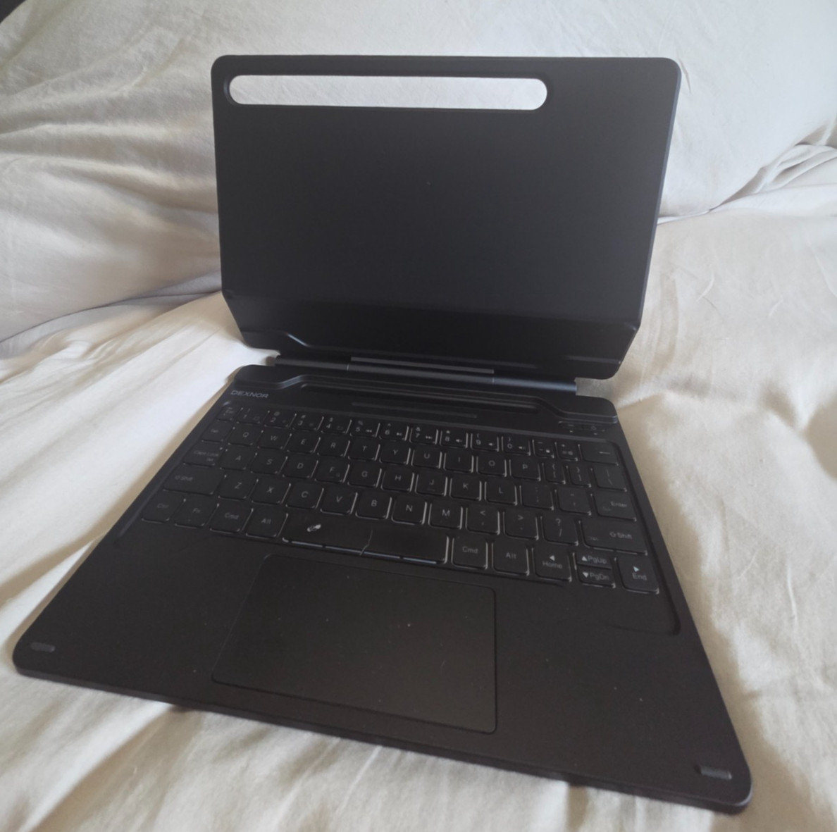Dexnor keyboard for tablet , open box perfect condition STRONG MAGNET