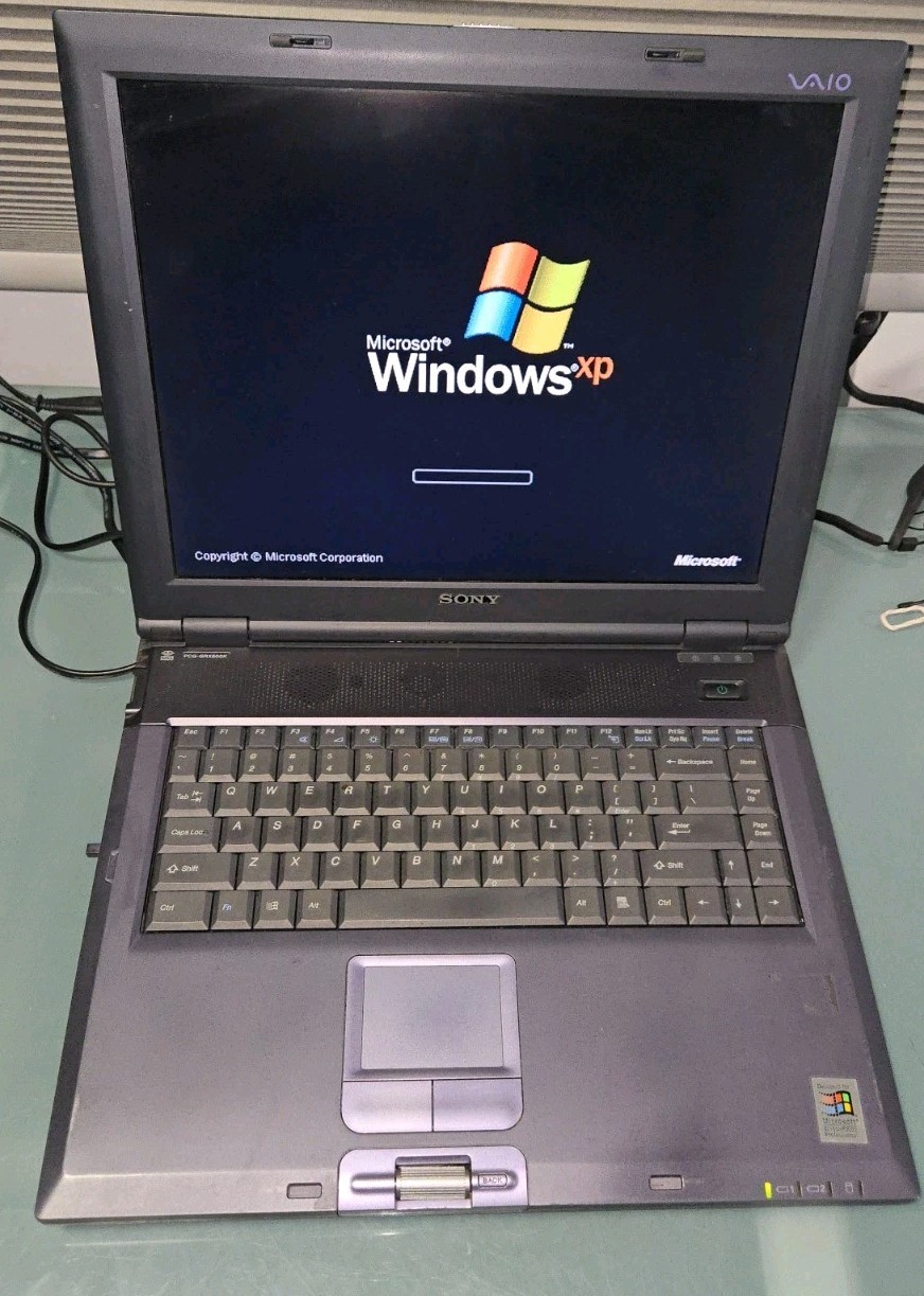Fully functioning VINT Sony Vaio  15”n Windows XP  PCG-8A1R  + orig power cord