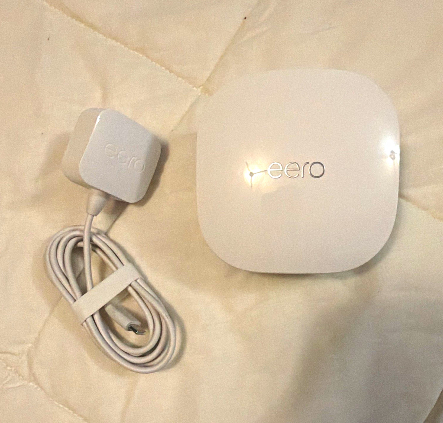 eero J010001 Dual-Band Mesh Wi-Fi Router 1200Mbps 2-Port White w/ Adapter