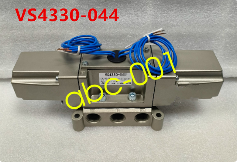 1pcs NEW SMC solenoid valve VS4330-044 1/2 tooth