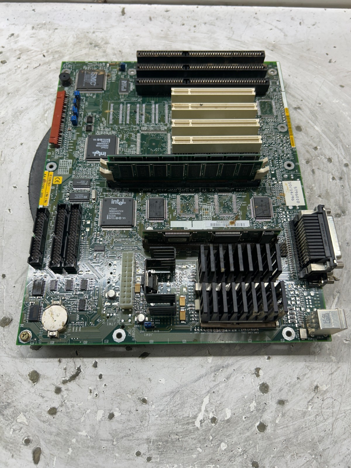 Intel MA430VX Socket 7 AT K80394365 Intel Pentium 166MHz 128MB No I/O Shield