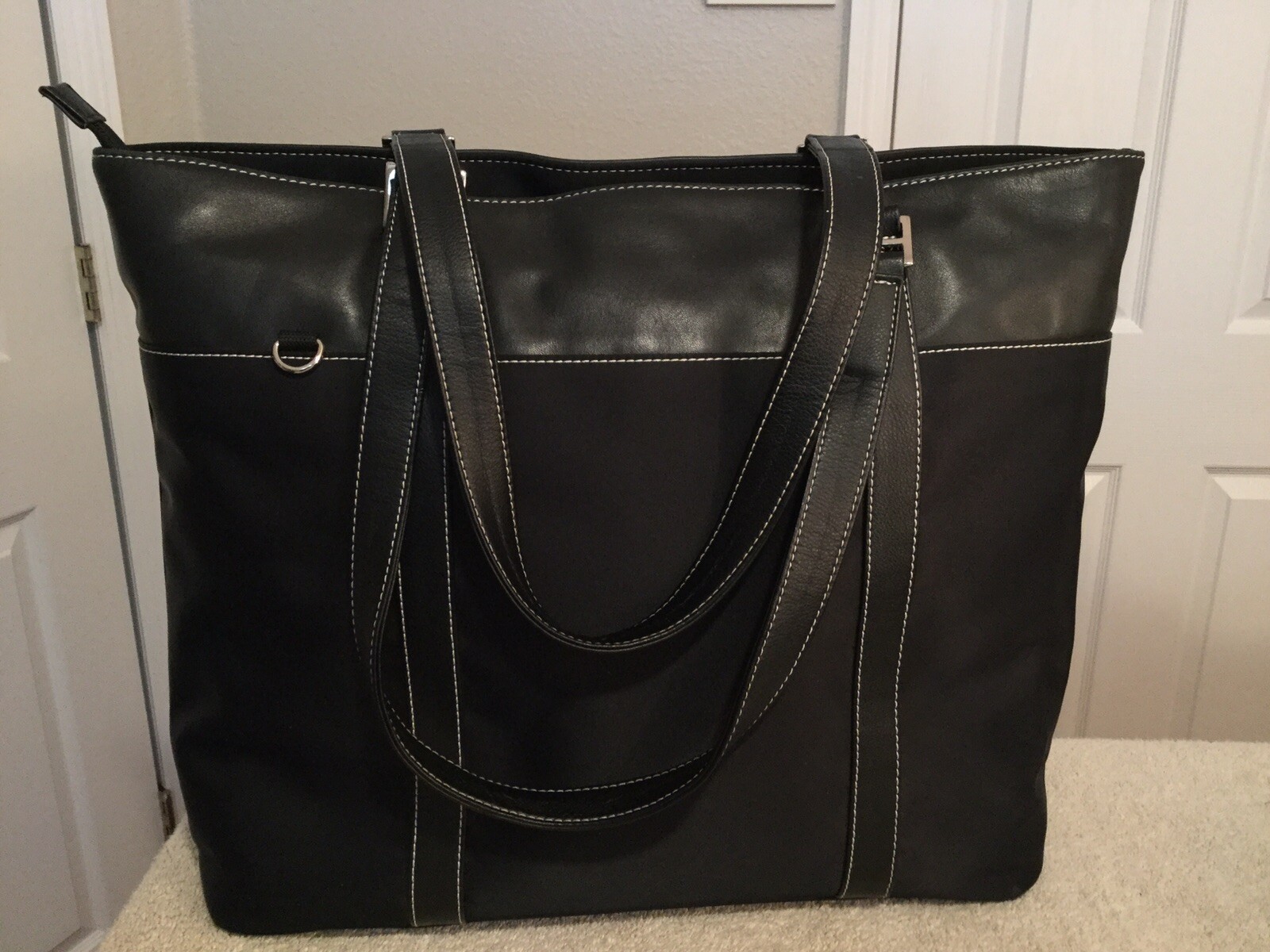 MOBILE EDGE Black On Black “Special Edition” Computer Bag W/Removeable Insert.