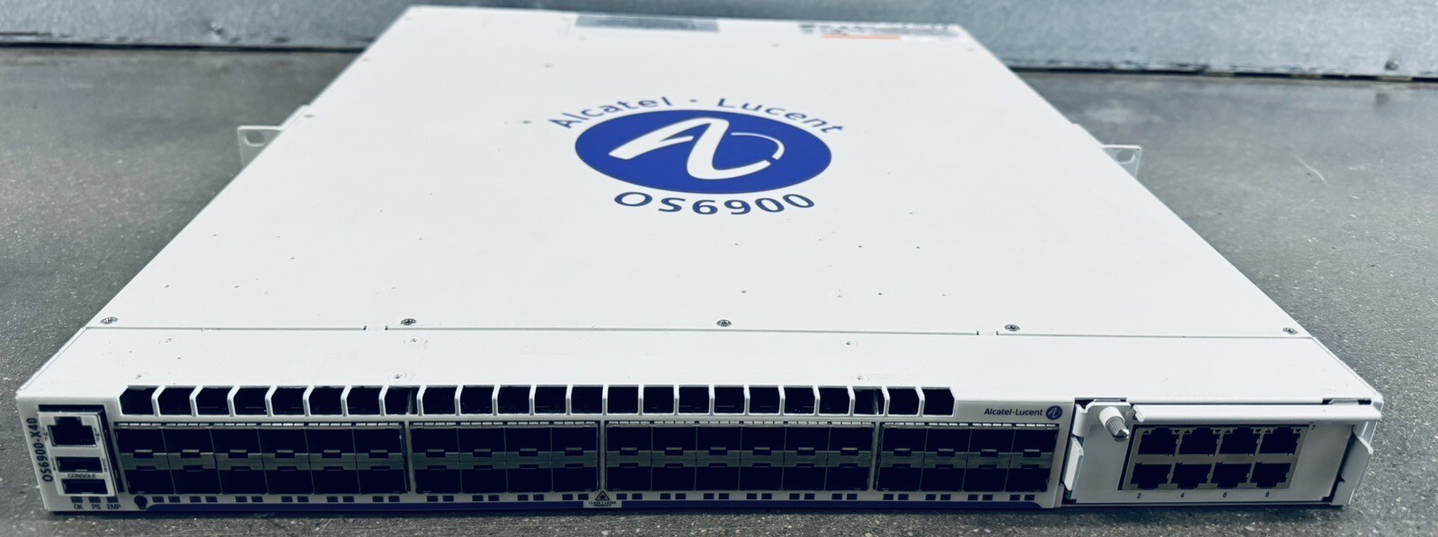 Alcatel-Lucent OS6900-X40 40 Port 10GbE SFP+ Layer 3 Switch Dual AC W/ OS-XNI-T8