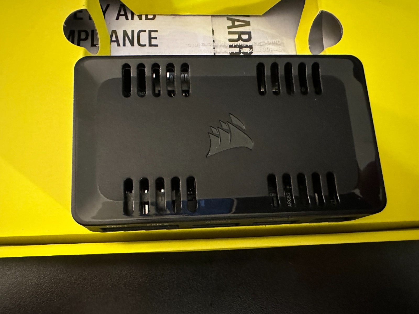 Corsair CL-9011141-WW Commander Duo Lighting and Fan Controller ARGB & iCue Link