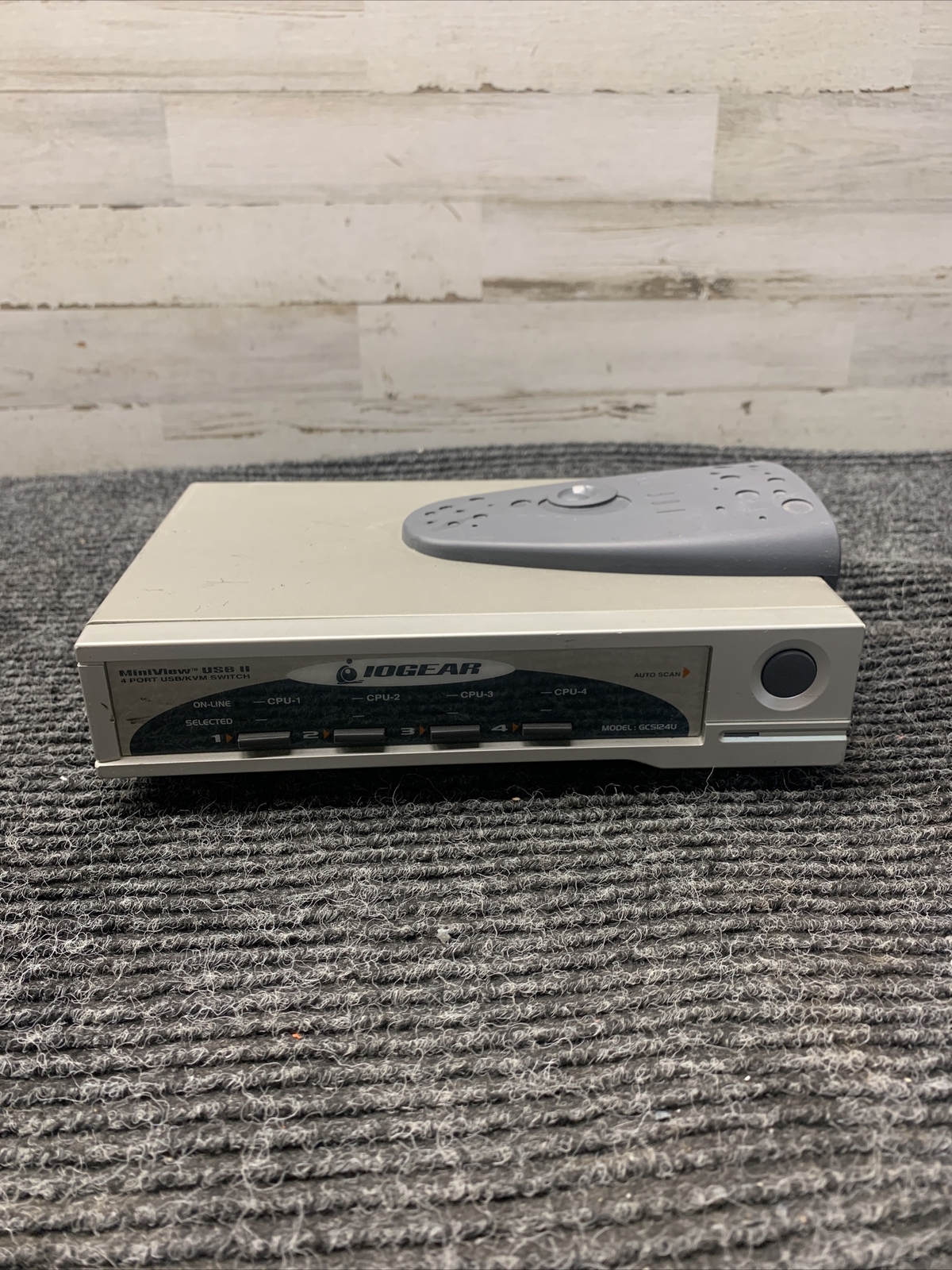 Used IOGEAR GCS124U MiniView USB II 4-Port USB/KVM Switch No Accessories 