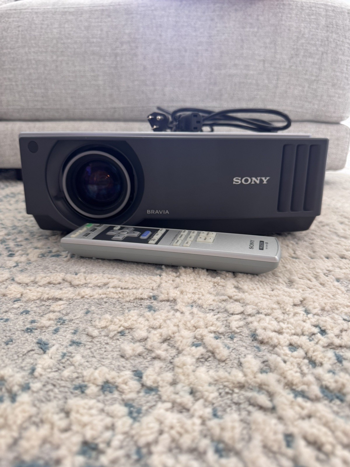 Sony VPL-AW15 Bravia Home Theater 3LCD Projector Complete Remote Tested Works