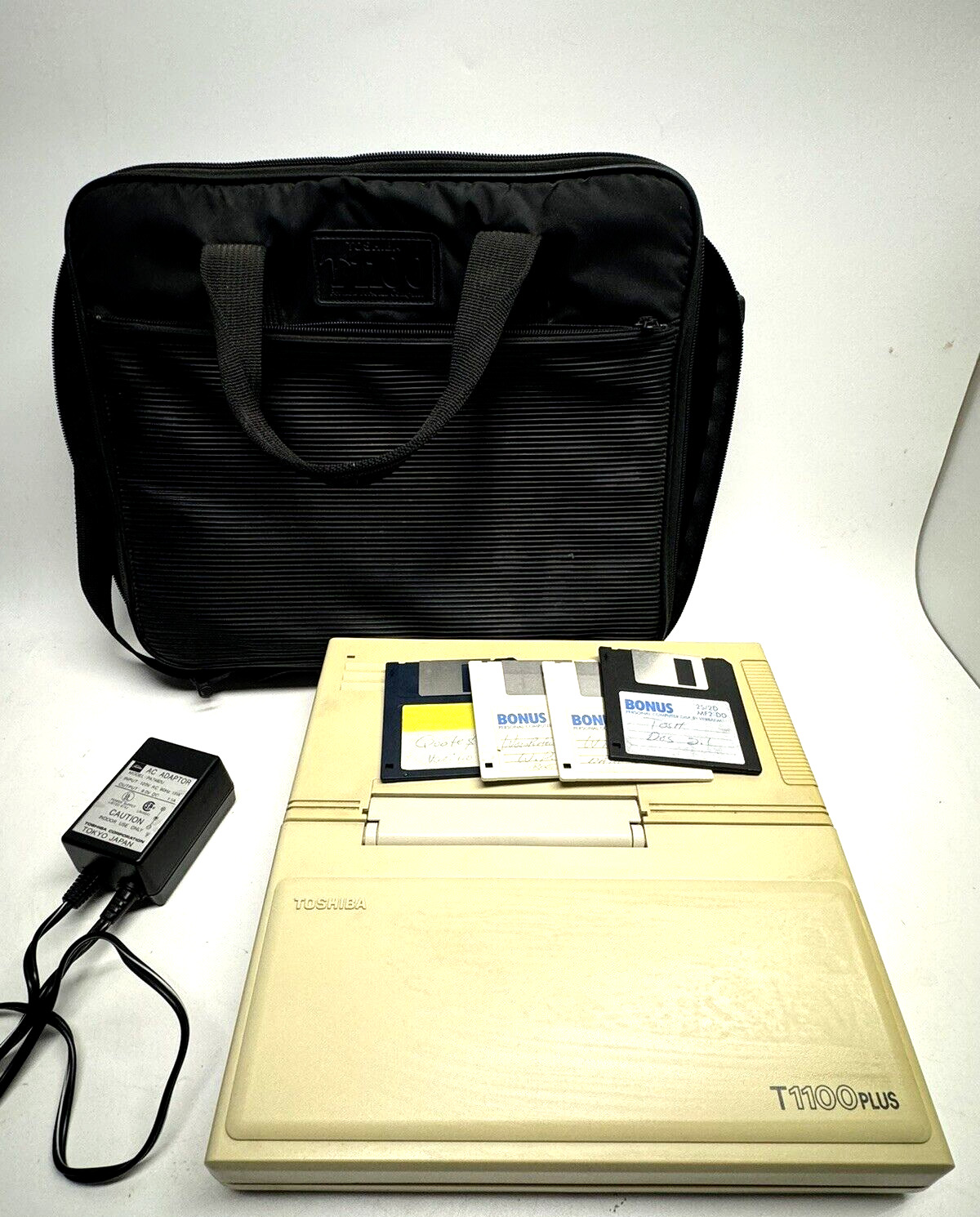 Vintage Toshiba T1100 Plus Laptop Computer, Dual DD Floppy Mono 640K  : POWER ON