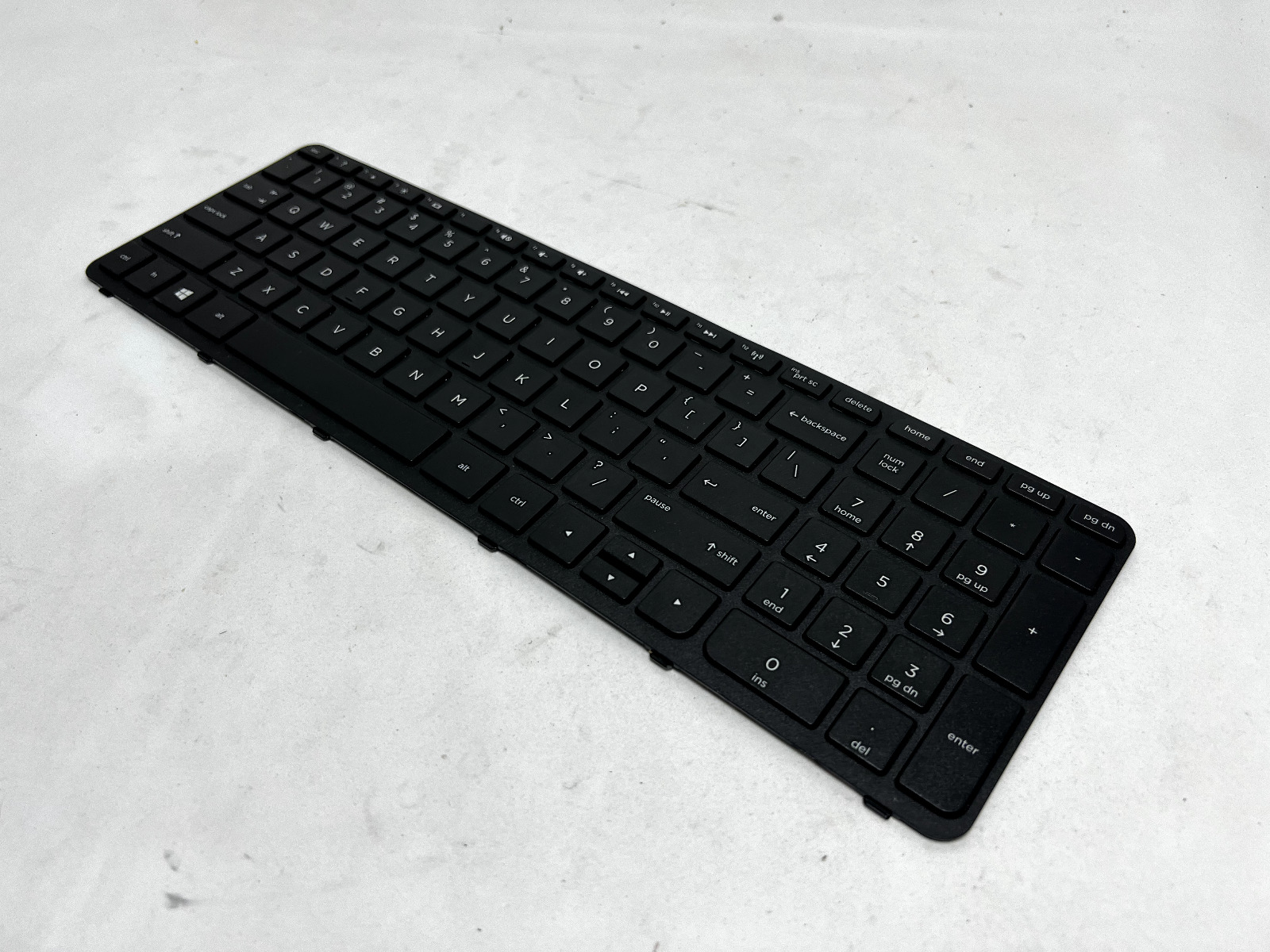 HP TouchSmart 15.6” 15-r015dx Genuine US Keyboard PK1314D2A00 749658-001 Grd A