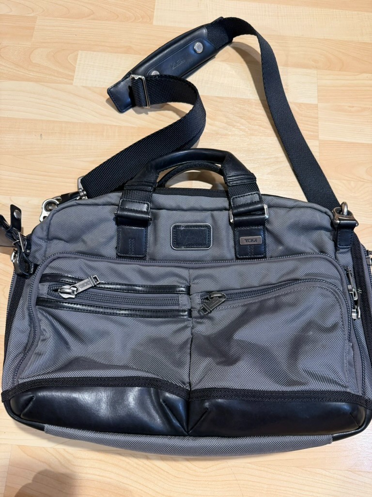 Tumi Bingham Expandable Brief 111755 Gray