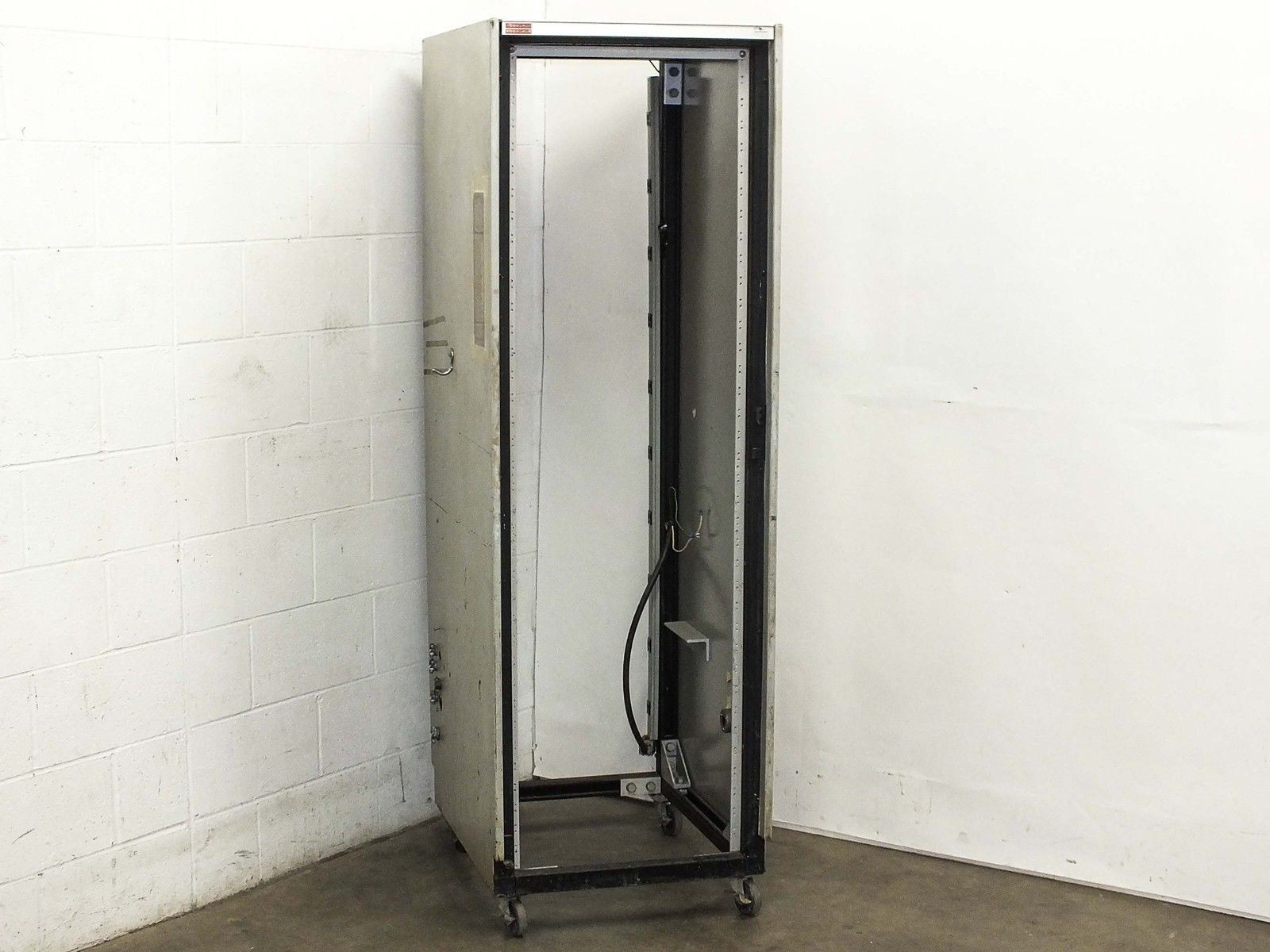 38U 19-Inch Rackmount Cabinet Chassis w/ Power Strips 220V Adapter on Casters
