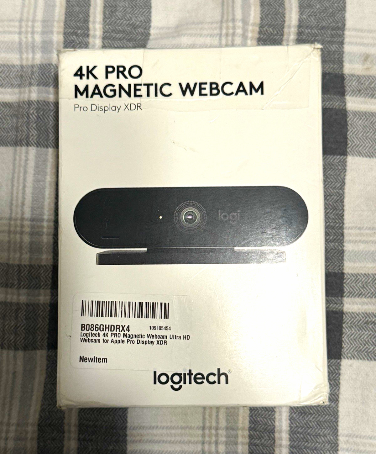 Logitech 4K Pro Magnetic Webcam for Apple Pro Display XDR, 4K 30fps