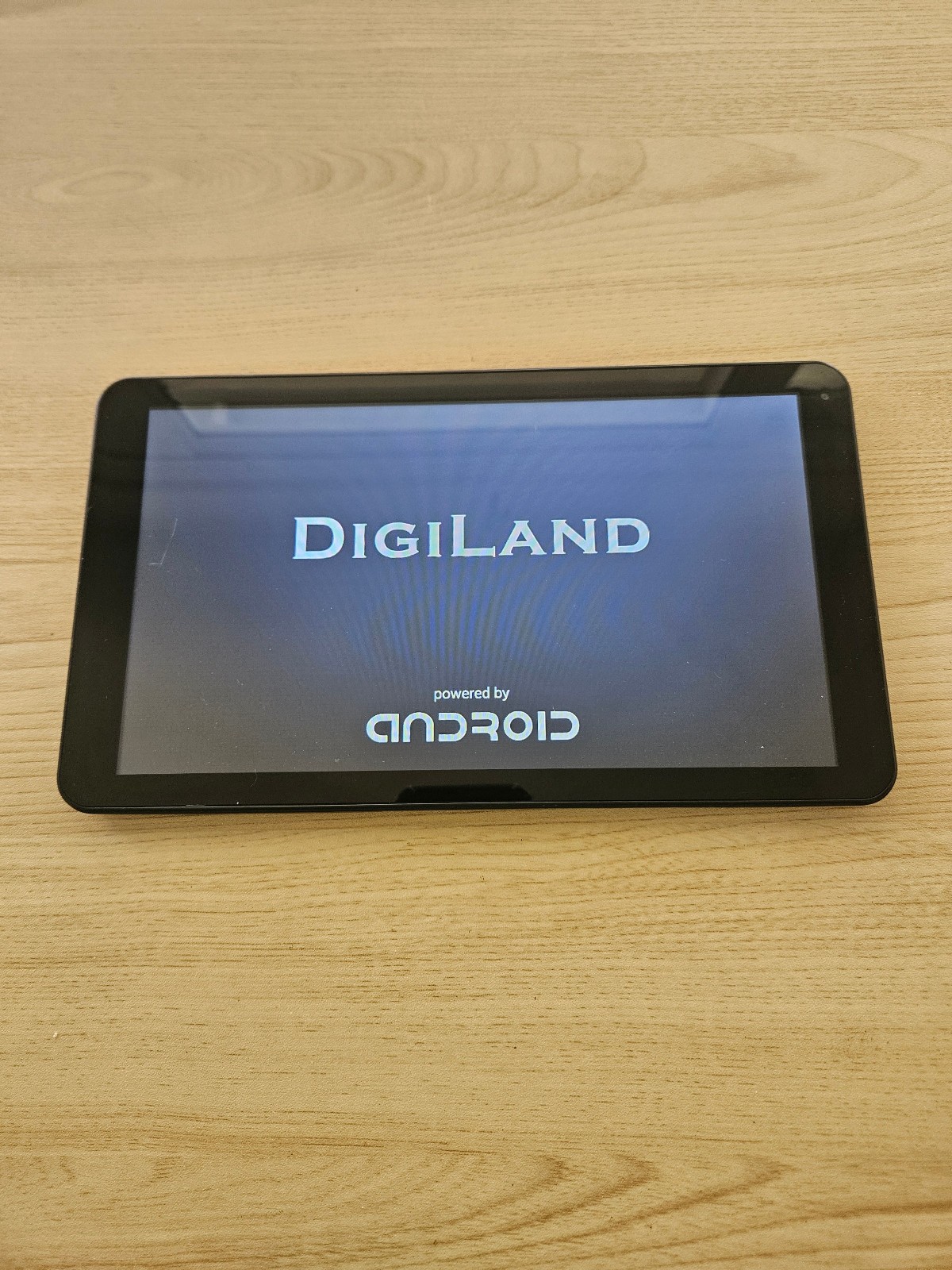 DigiLand DL1010Q Tablet, 10.1" Screen, in good working condition
