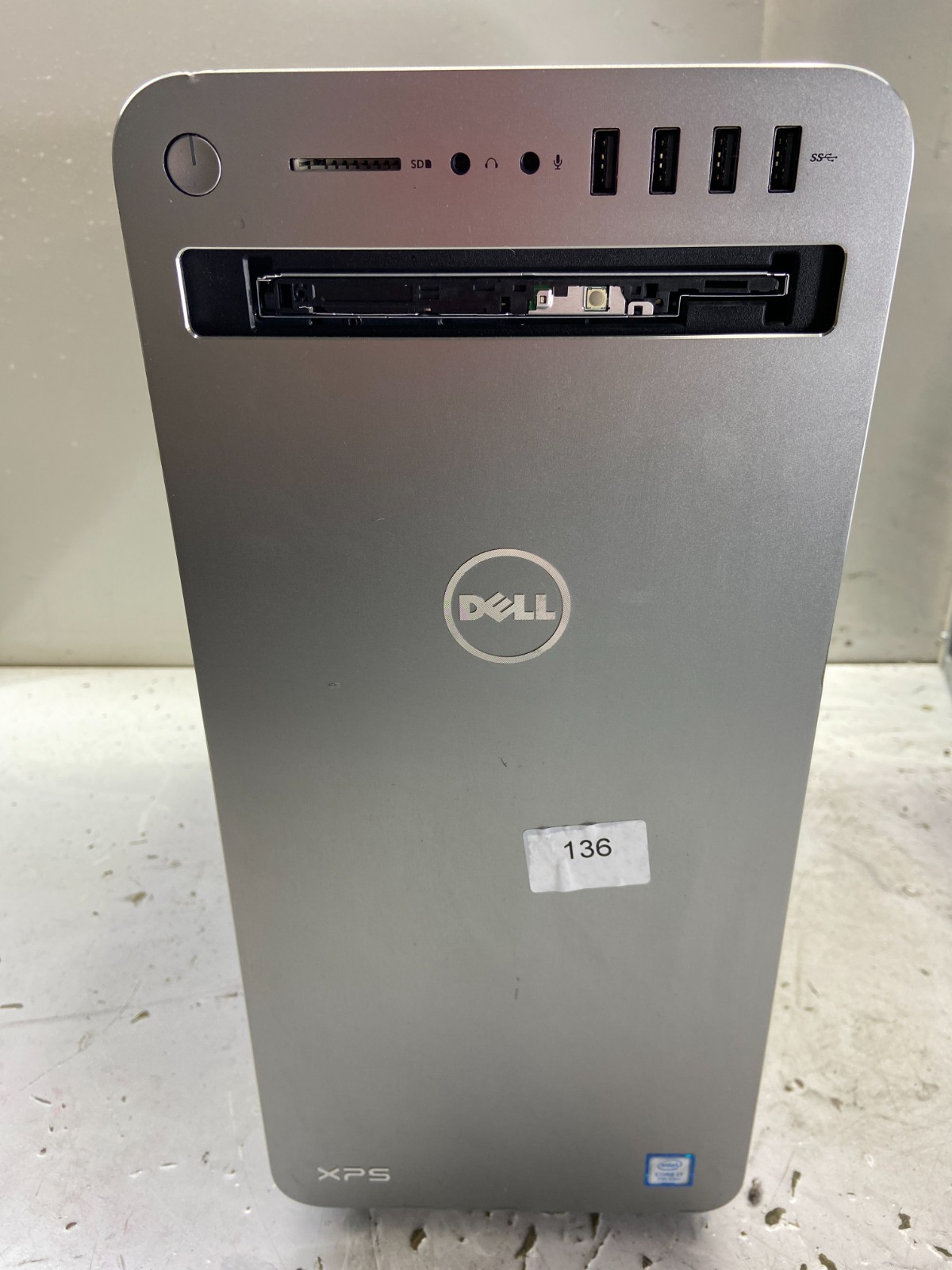 Dell XPS 8920 Intel Core i7-7700 3.60GHz 8GB AMD Radeon RX 560 NO HDD