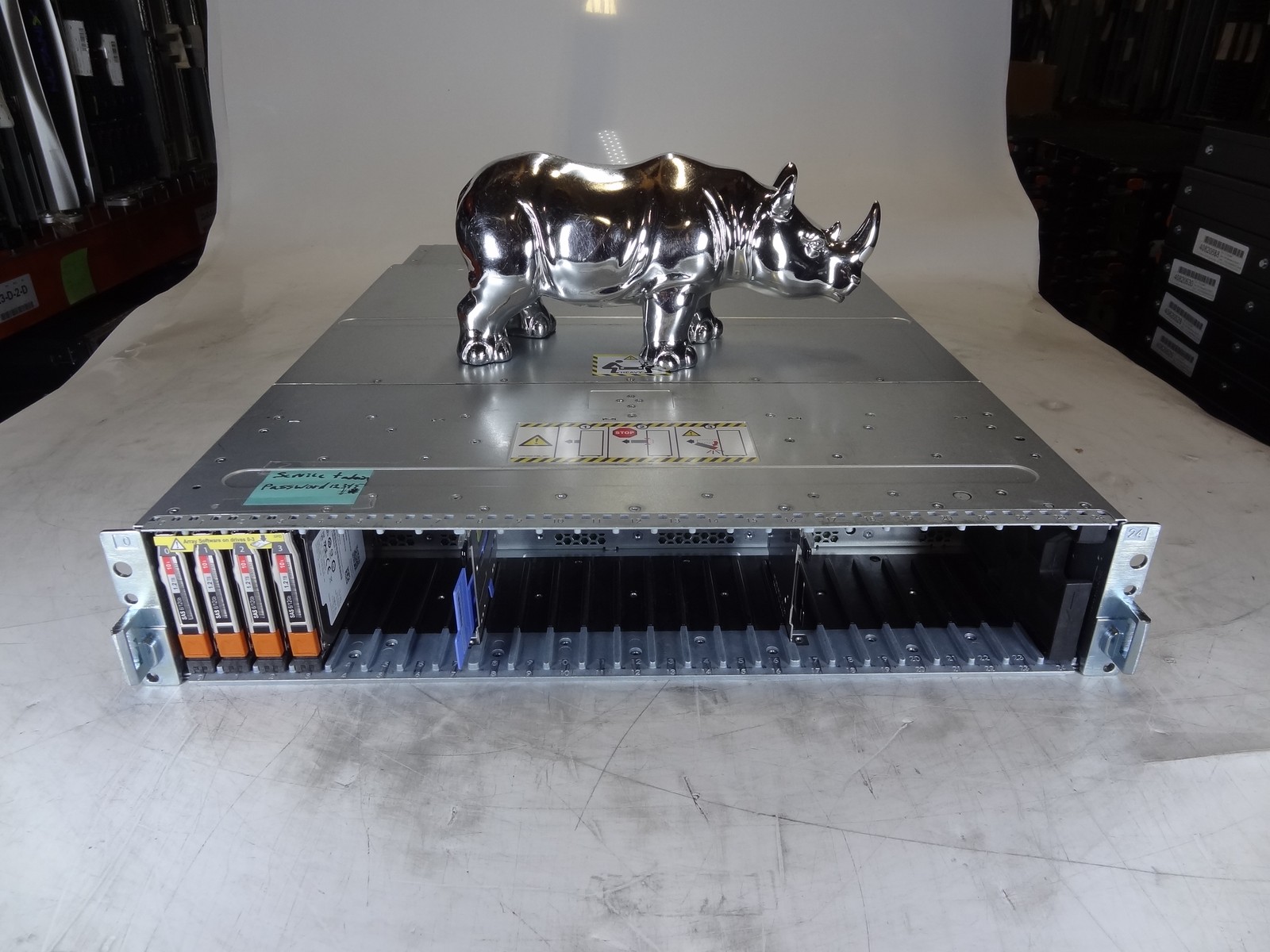EMC UNITY-300 1.2TB Unity 300 - Hybrid SAN 4x D3-2S10-1200 Unlocked W/LI