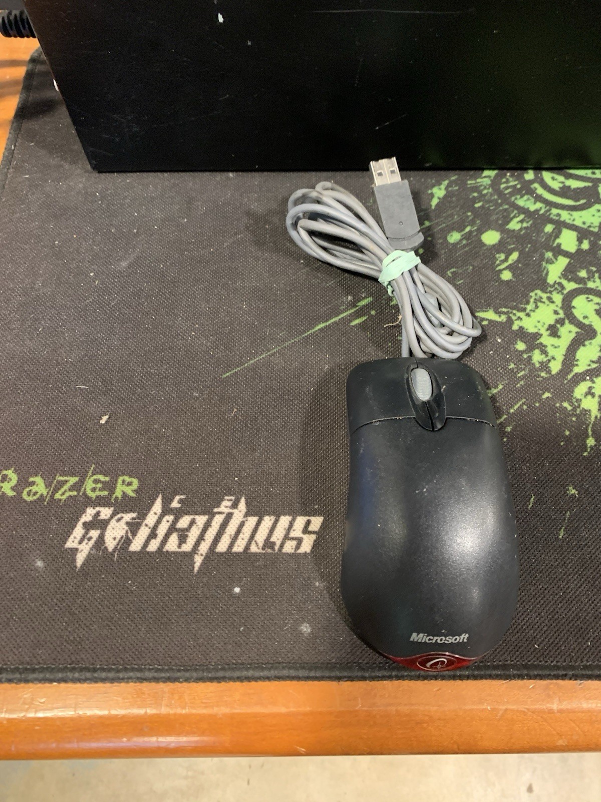 Microsoft Basic Optical Mouse v2.0 Model 1113 Black Wired USB Optical Mouse