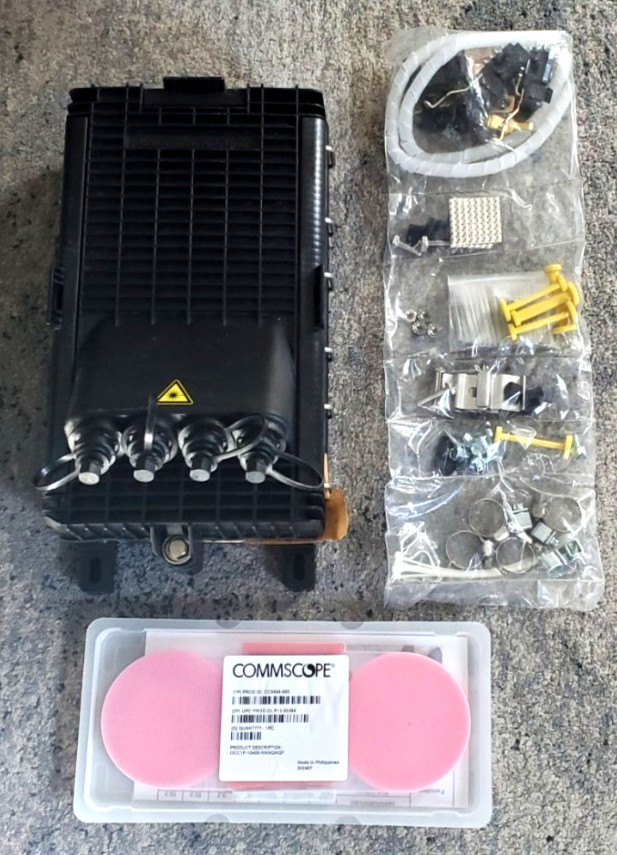 CommScope Mini-OTE 300 Fiber Optic Enclosure 760256493 4 Port Splitter Kit New