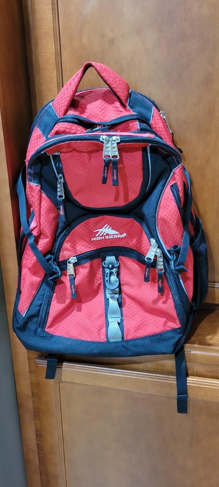 High Sierra red/black Loop Backpack Suspension Strap System 2 Padded AREAS
