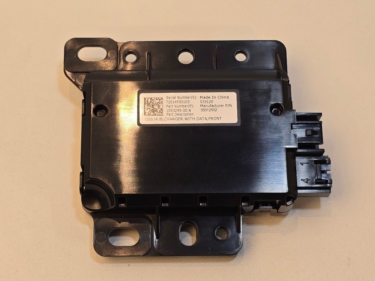 Tesla USB Hub Charger Module 1093295-00-A Front Console USB Hub for Model 3