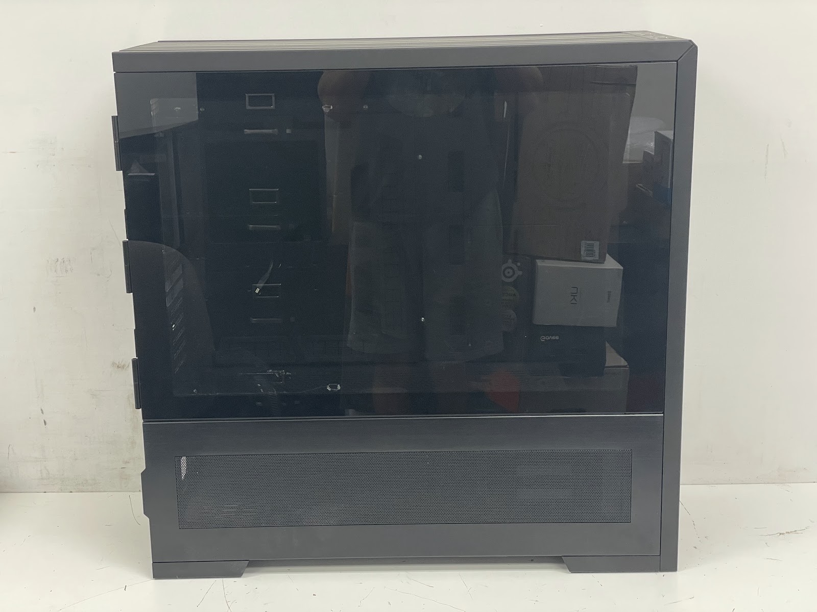 Lian Li V3000 PLUS Tempered Glass E-ATX Full Tower Computer Case, Black