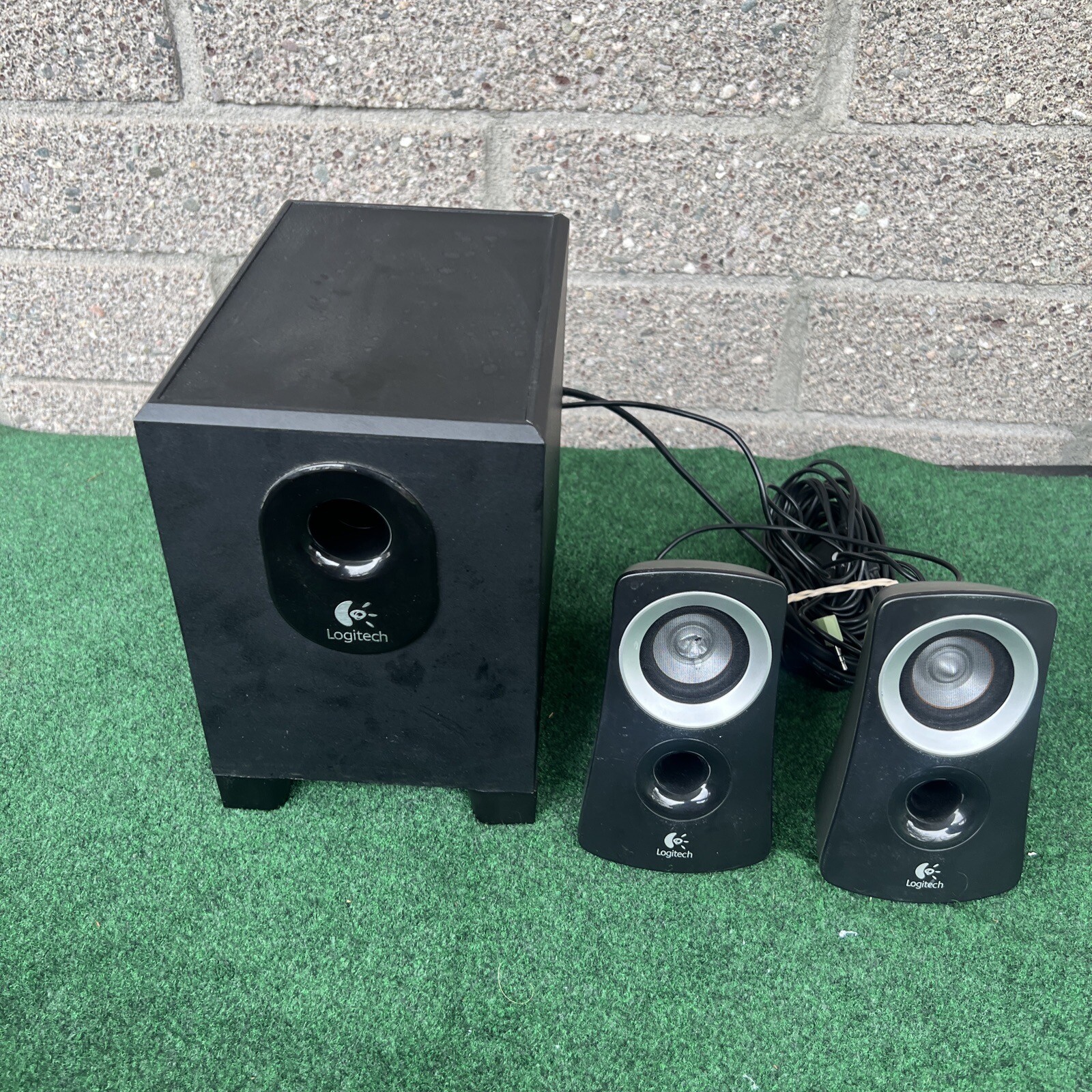 Logitech Subwoofer Z313 w/Multimedia Speaker System