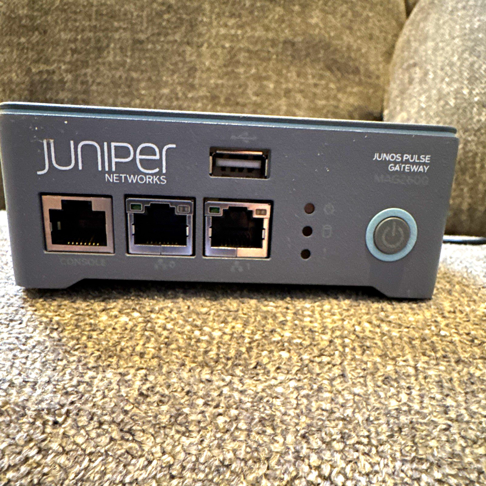 Juniper Networks MAG2600 Junos Pulse VPN Gateway Hardware w/ Power Adapter