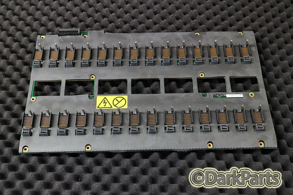 IBM BladeCenter E Type-8677 Backplane Board FRU 39R8563 Midplane