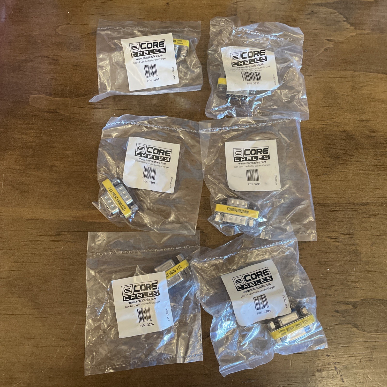 Lot 6 - Core Cables DB9 F/F Low Profile Gender Changer (3204)
