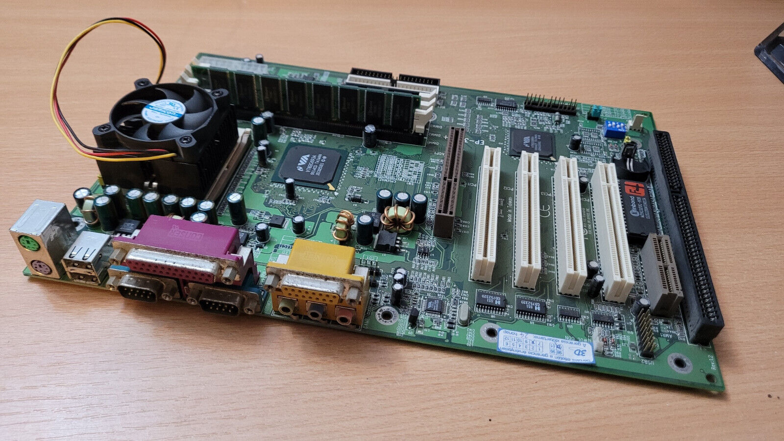 Epox EP-3VBA+ Socket 370 VIA Apollo Pro133 ATX Motherboard with CPU and RAM