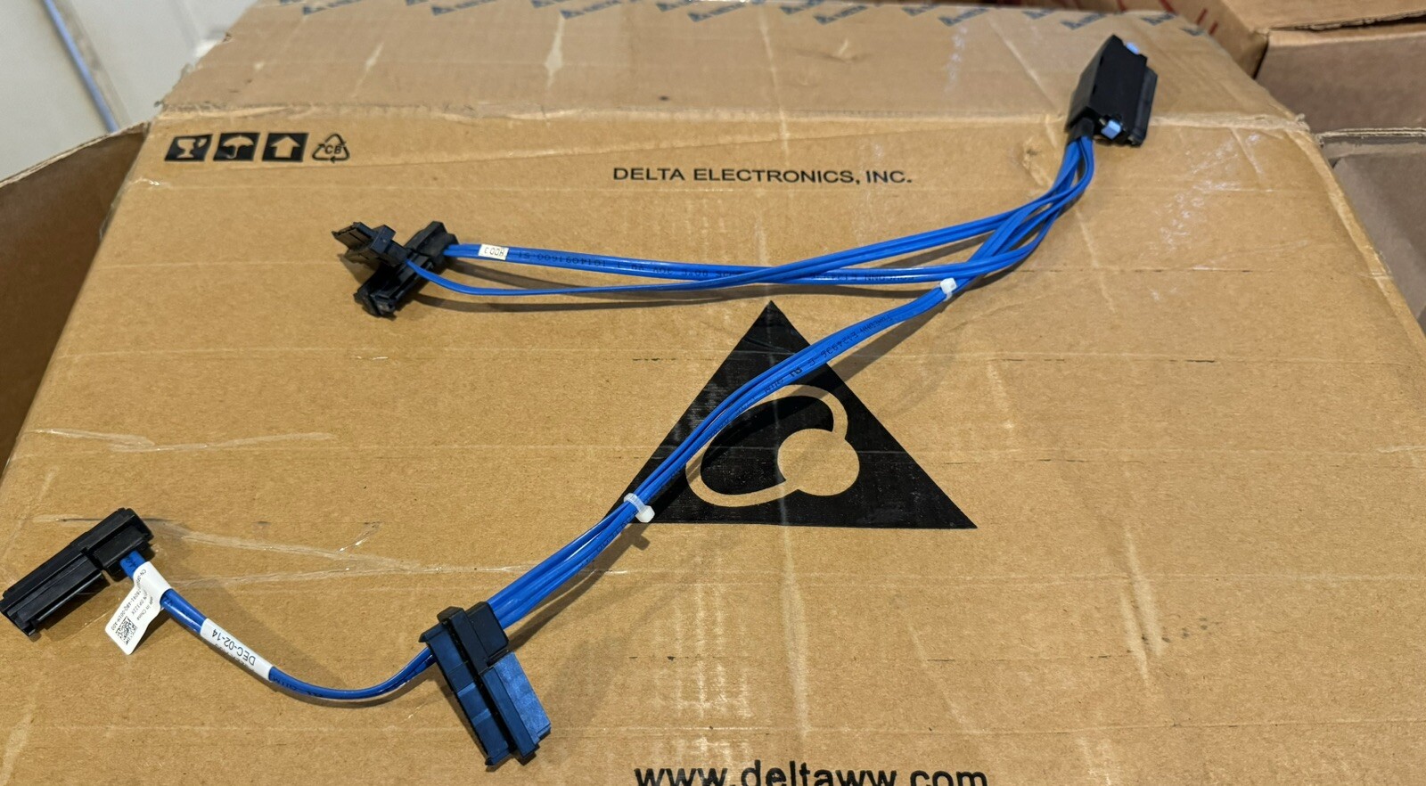 DELL SERVER RAID PERC 6I 6/IR 4 DROPS CABLE SFF-8484 P322X T7500 T7400 T5500