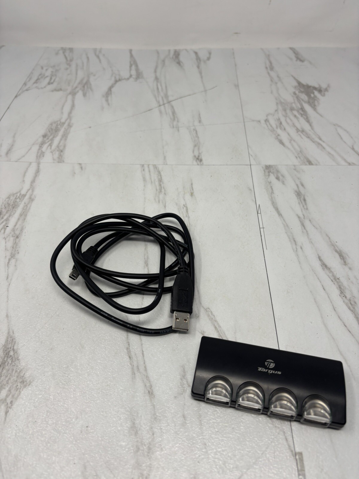 TARGUS - PA055U - 4 PORT USB CONNECTOR With Cable