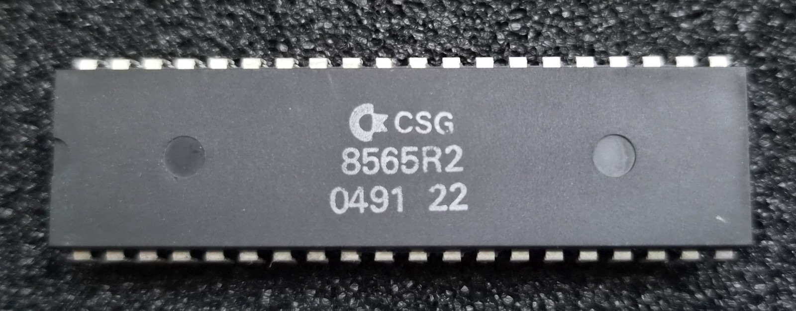 CSG 8565R2 VIC-II Video Chip – Commodore 64 C64 – Tested / Vintage IC