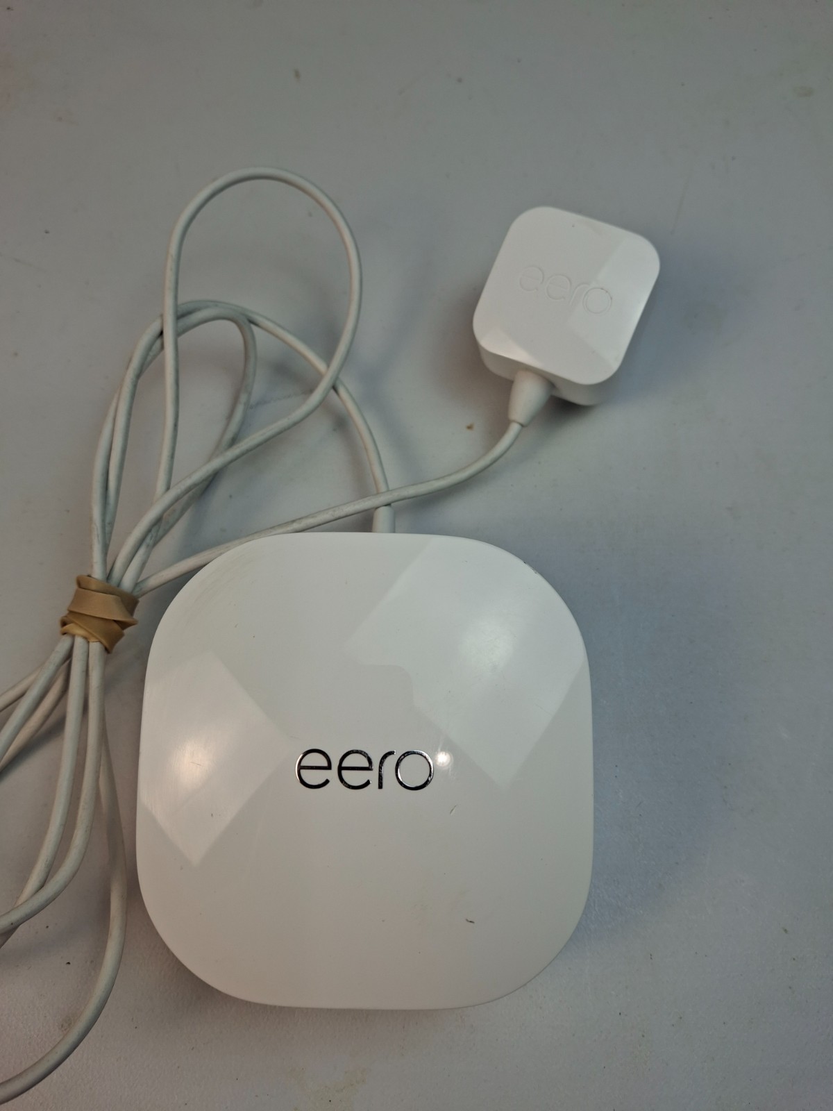 eero 6 Extender Q010001 Dual-Band Mesh WiFi 6 Range Extender w/ AC Adapter Reset