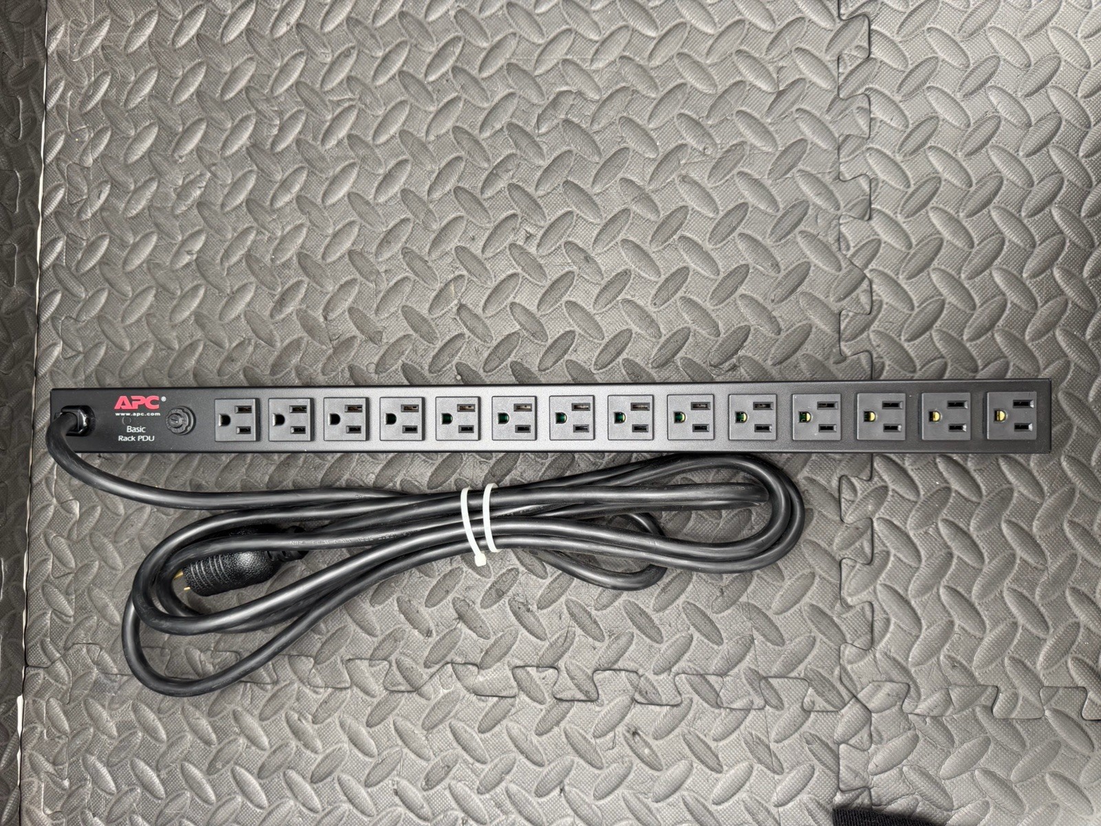 APC AP9551 20A 14-Outlet Basic Rack PDU Power Distribution Unit