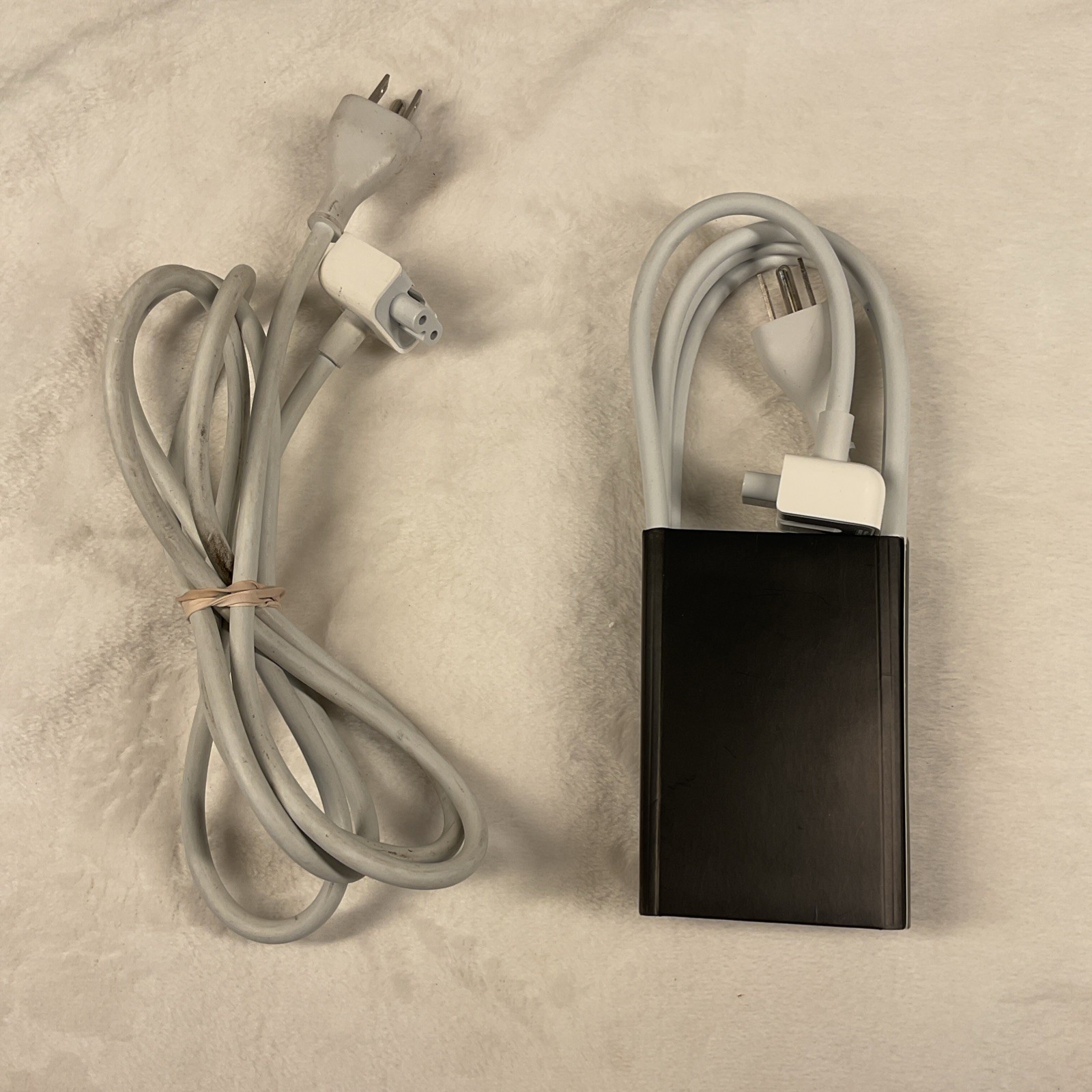 Lot of 2 Volex/Apple APC7H AC Extension Power Cord 2.5A for Apple Macbook