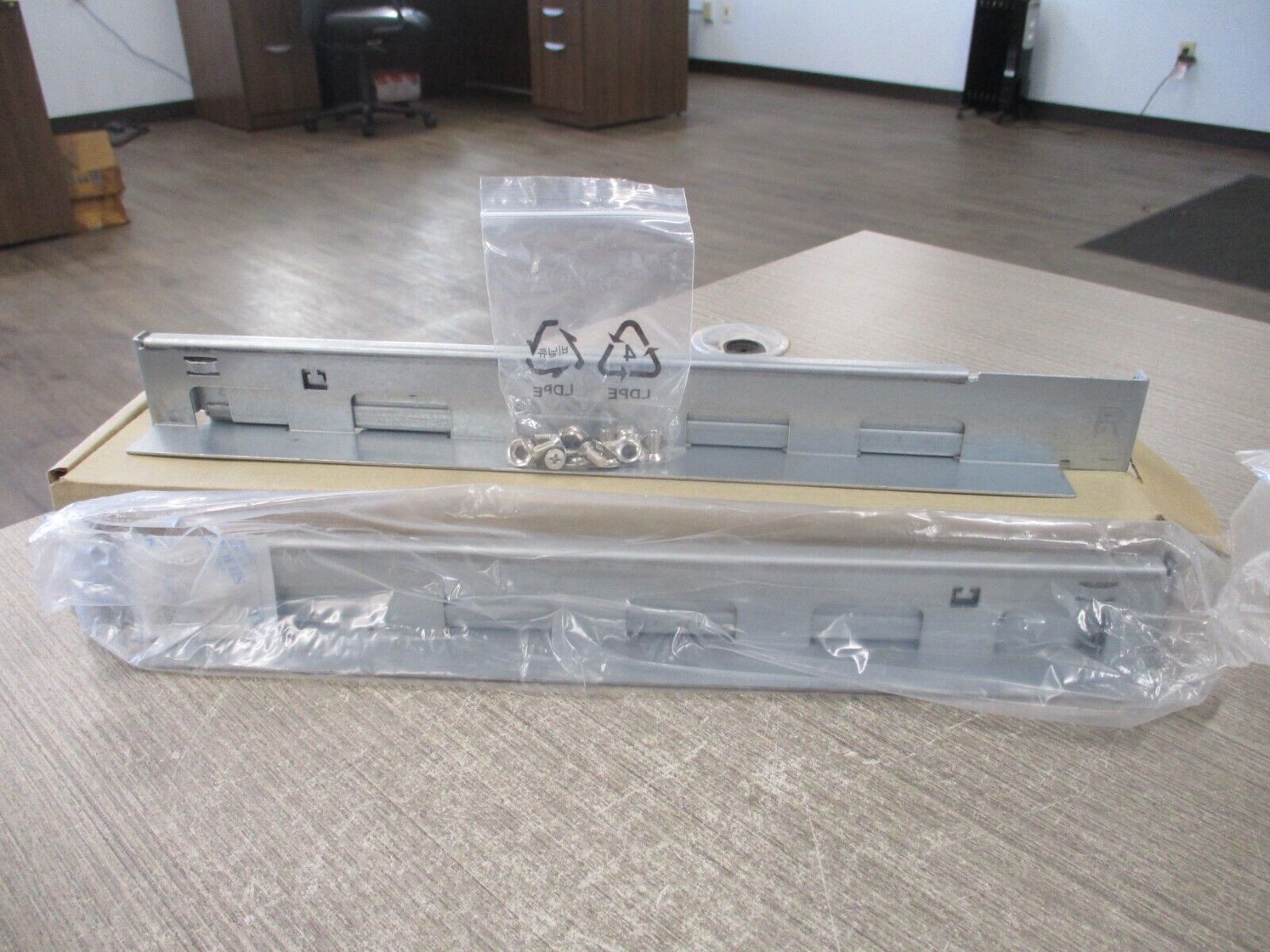 Eaton Slider Rail Rackmount Kit 730-B1093 New Surplus