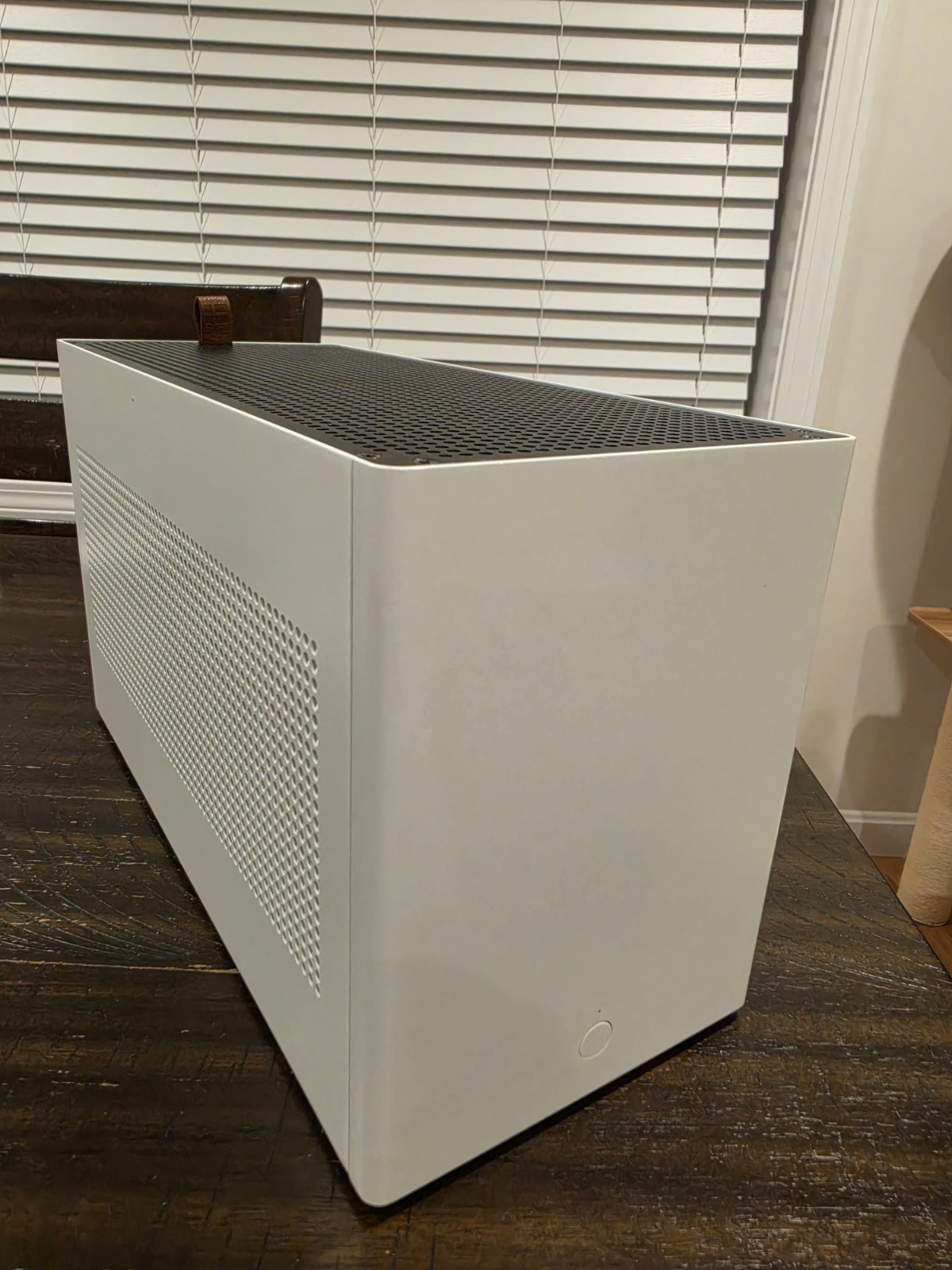 Louqe Ghost S1 Mini-ITX Computer Case Arctic White - Excellent