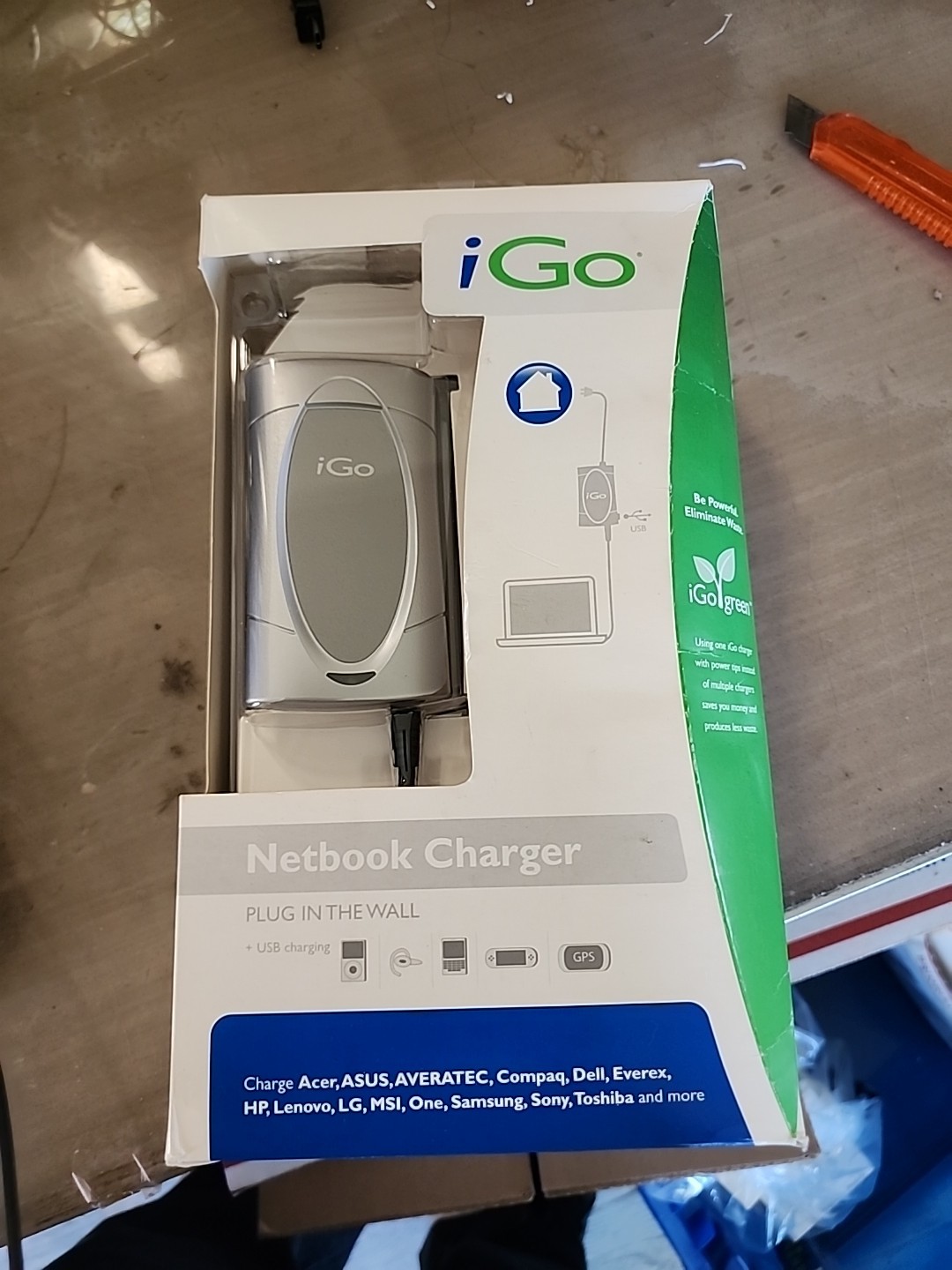 Brand New iGo Universal Netbook AC/DC Power Charger (PS00127-0001)