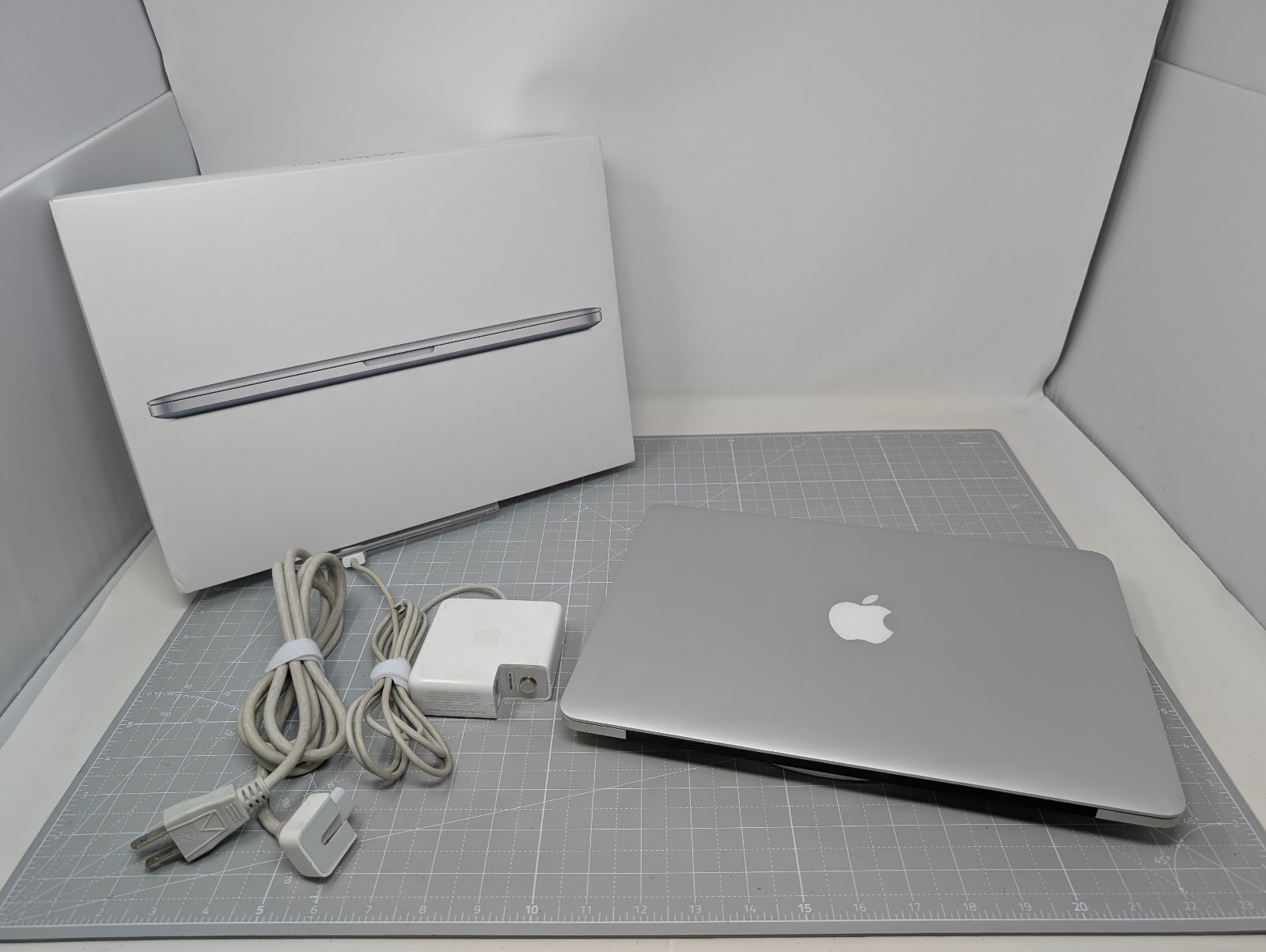 Apple MacBook Pro A1502 2015 I5-5287U @ 2.9GHz 512GB 8GB Yosemite OS